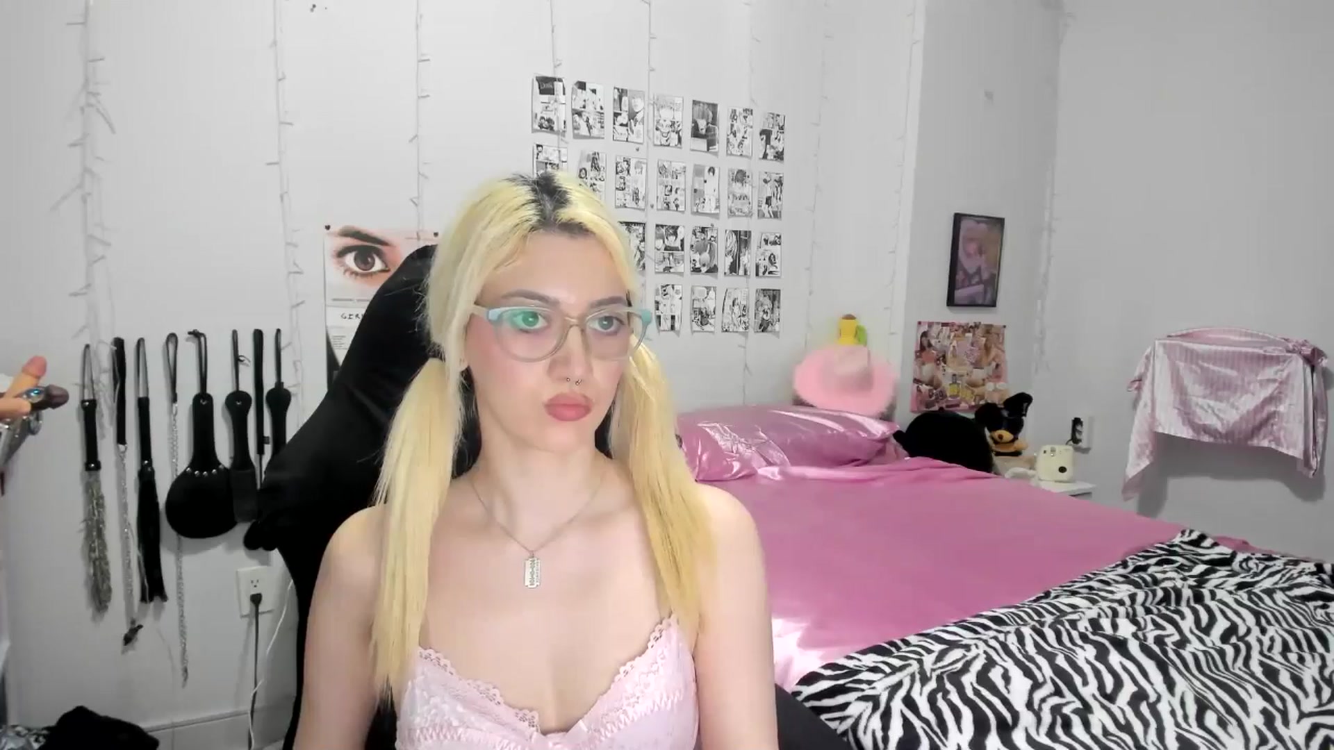 Gallery image thumbnail from AnnaTame's myfreecams stream on, 03/26/2025, 05:14 image 15 of 20