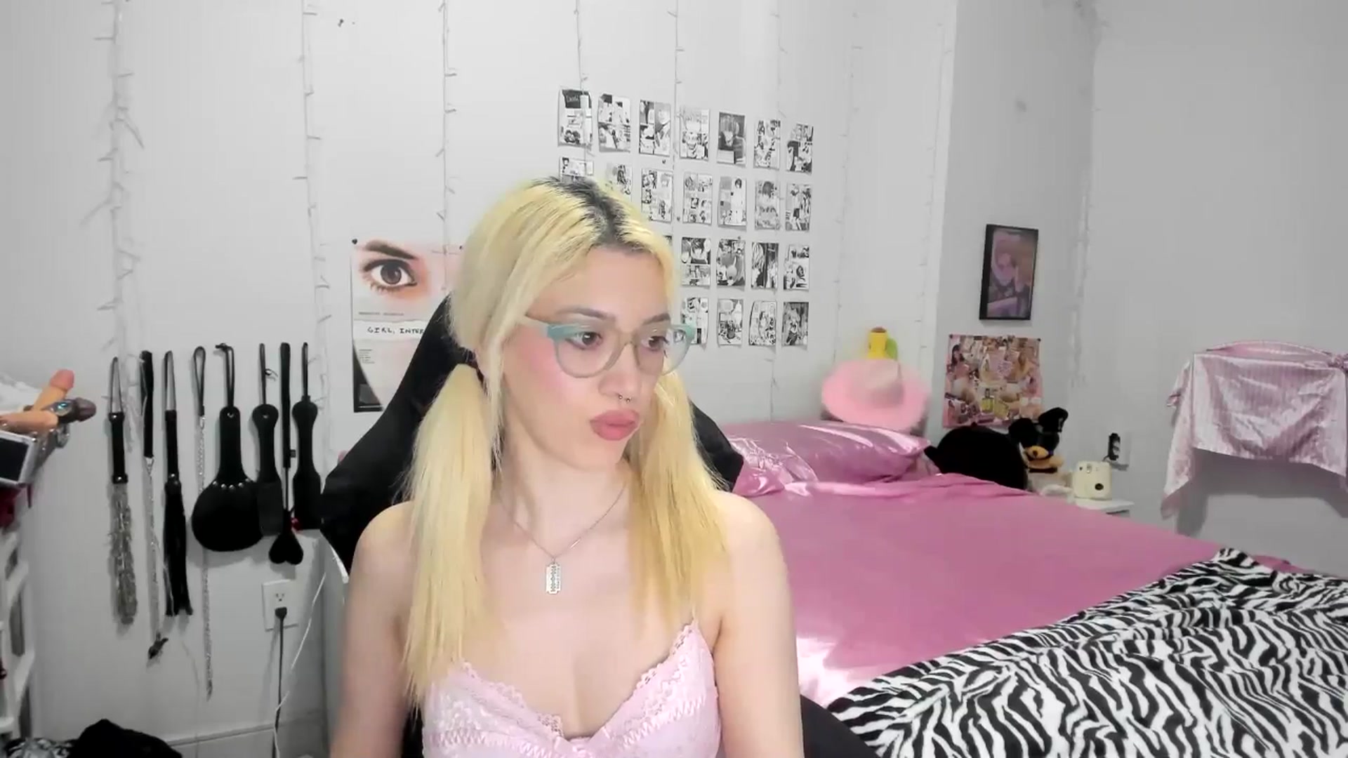 Gallery image thumbnail from AnnaTame's myfreecams stream on, 03/26/2025, 05:14 image 14 of 20