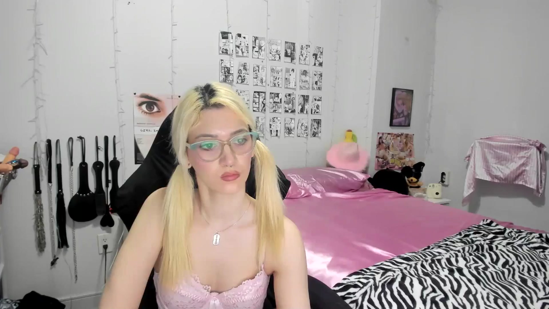 Gallery image thumbnail from AnnaTame's myfreecams stream on, 03/26/2025, 05:14 image 17 of 20