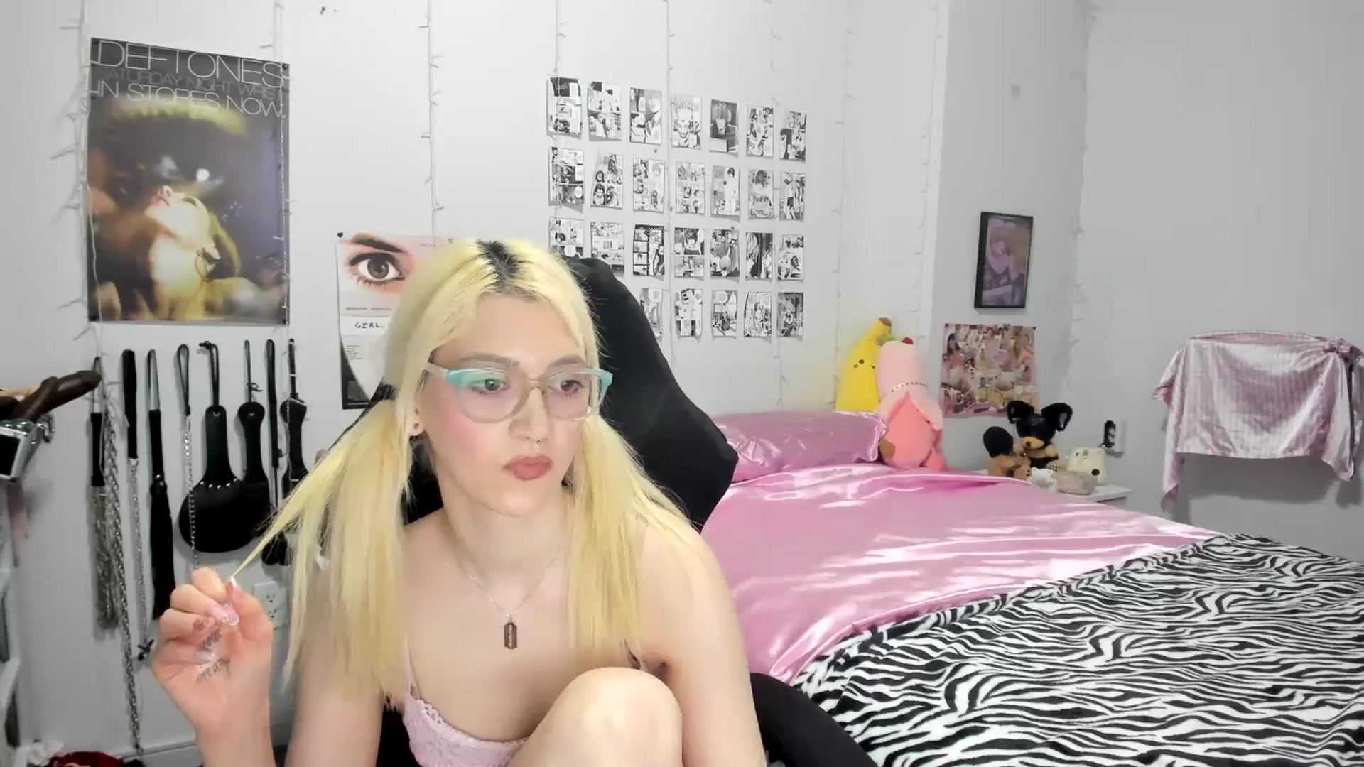 Gallery image thumbnail from AnnaTame's myfreecams stream on, 04/28/2025, 04:53 image 17 of 20