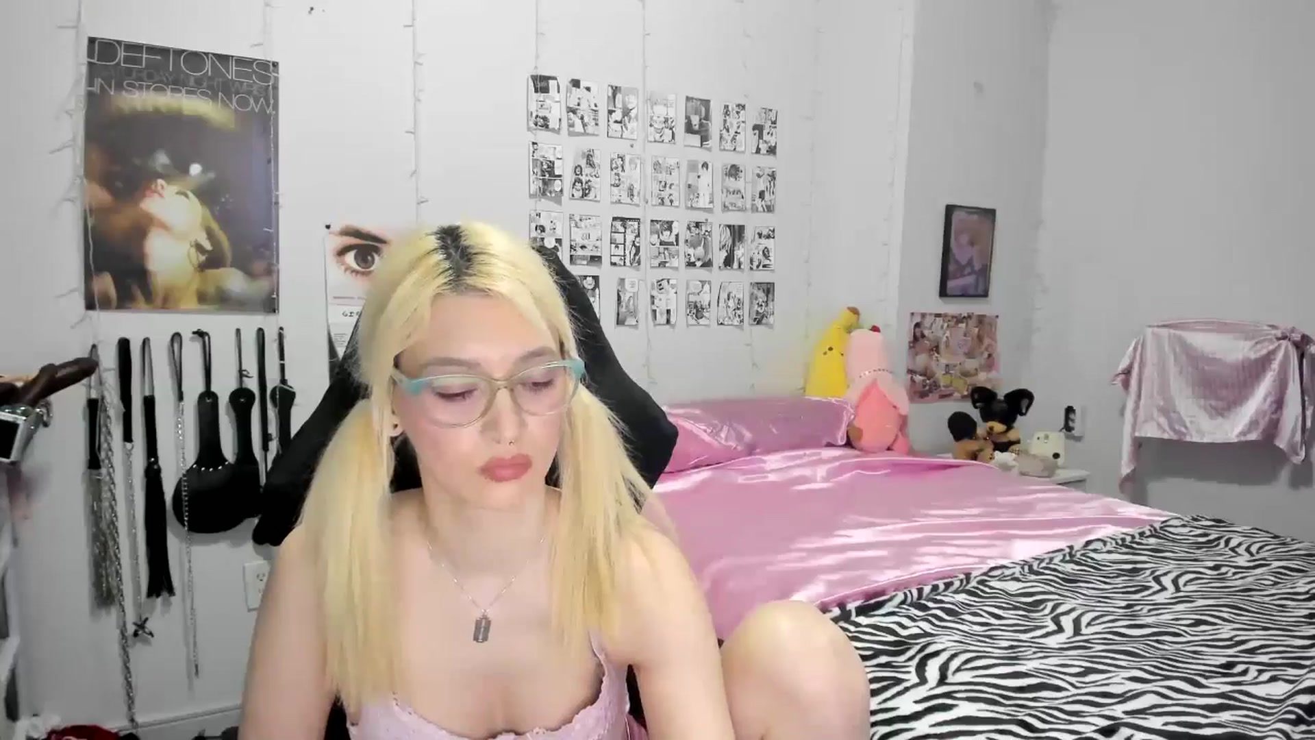 Gallery image thumbnail from AnnaTame's myfreecams stream on, 04/28/2025, 04:53 image 15 of 20