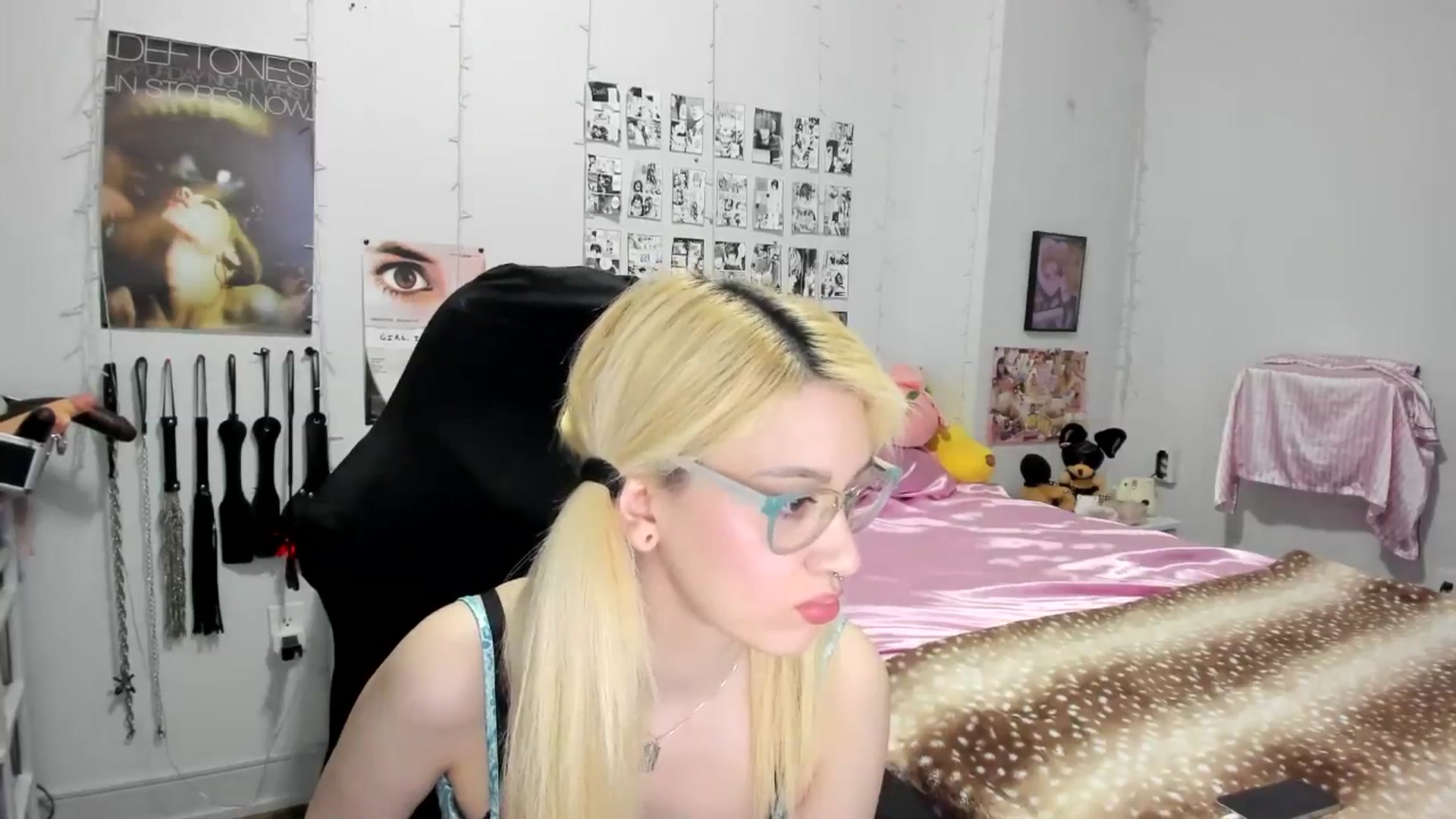 Gallery image thumbnail from AnnaTame's myfreecams stream on, 06/18/2025, 02:32 image 15 of 20