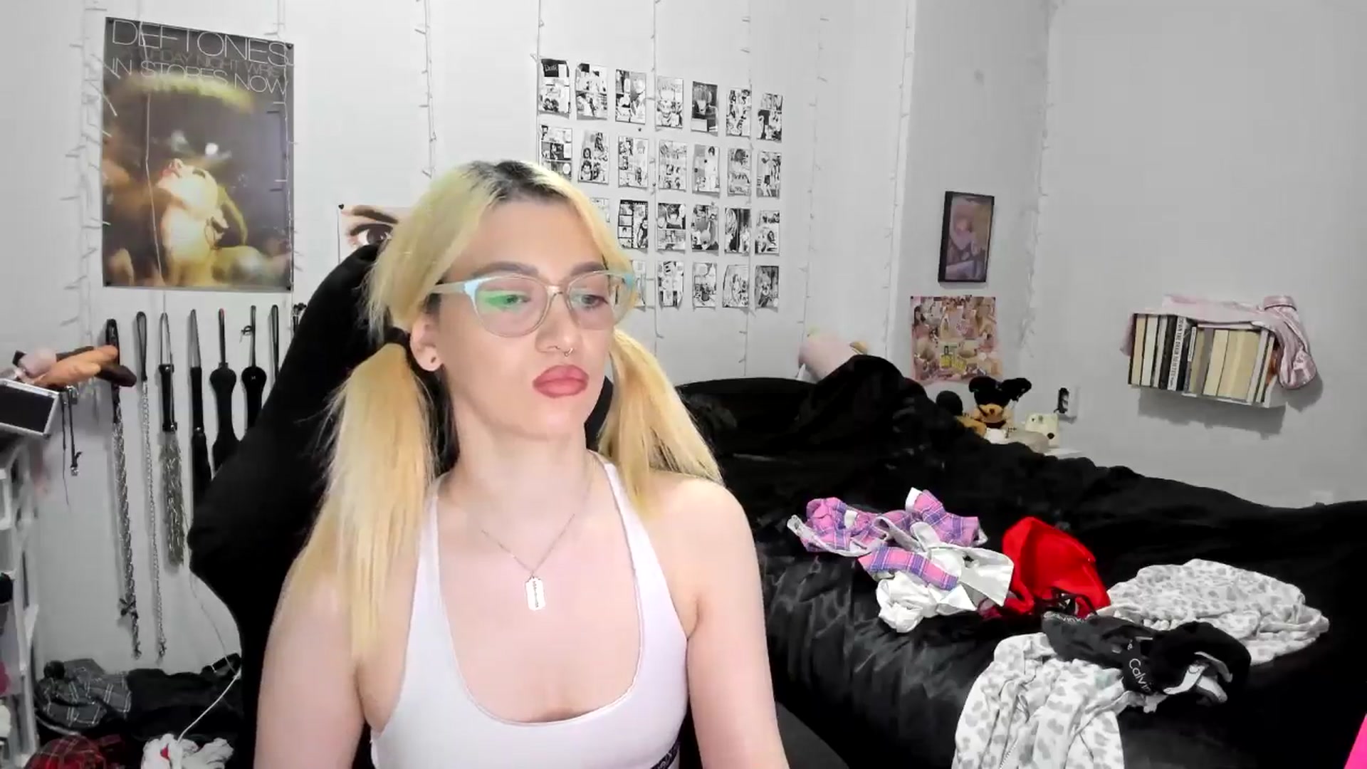 Gallery image thumbnail from AnnaTame's myfreecams stream on, 11/17/2025, 08:17 image 8 of 20