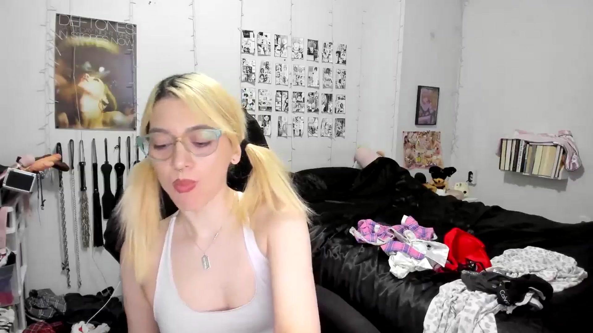 Gallery image thumbnail from AnnaTame's myfreecams stream on, 11/17/2025, 08:17 image 9 of 20