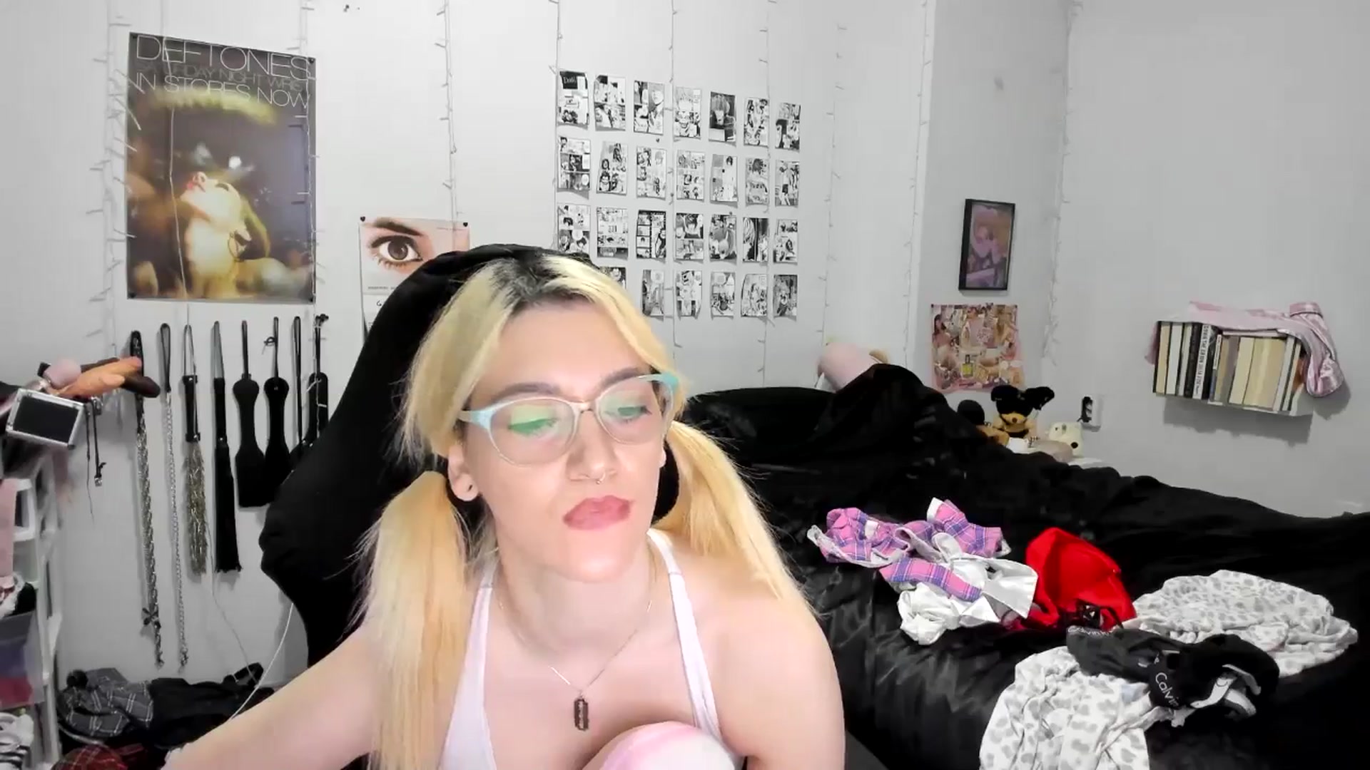 Gallery image thumbnail from AnnaTame's myfreecams stream on, 11/17/2025, 08:17 image 12 of 20