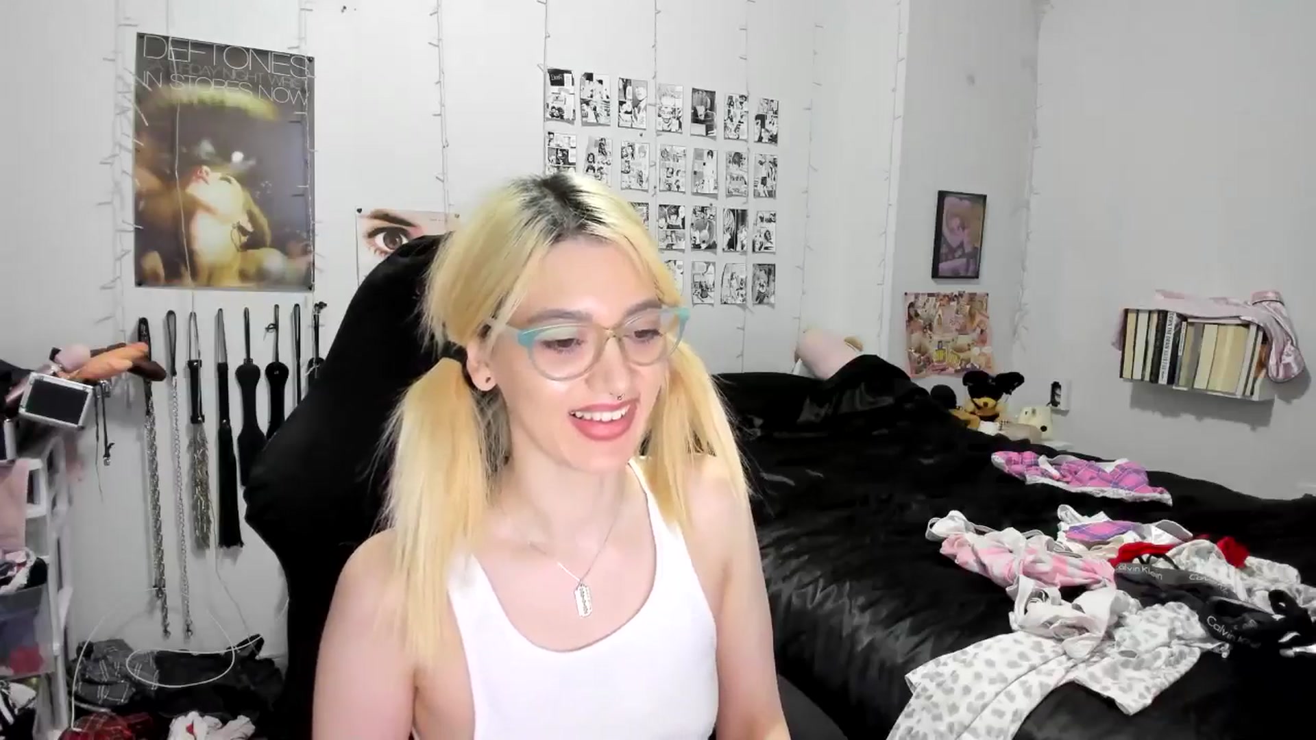 Gallery image thumbnail from AnnaTame's myfreecams stream on, 11/17/2025, 08:17 image 17 of 20