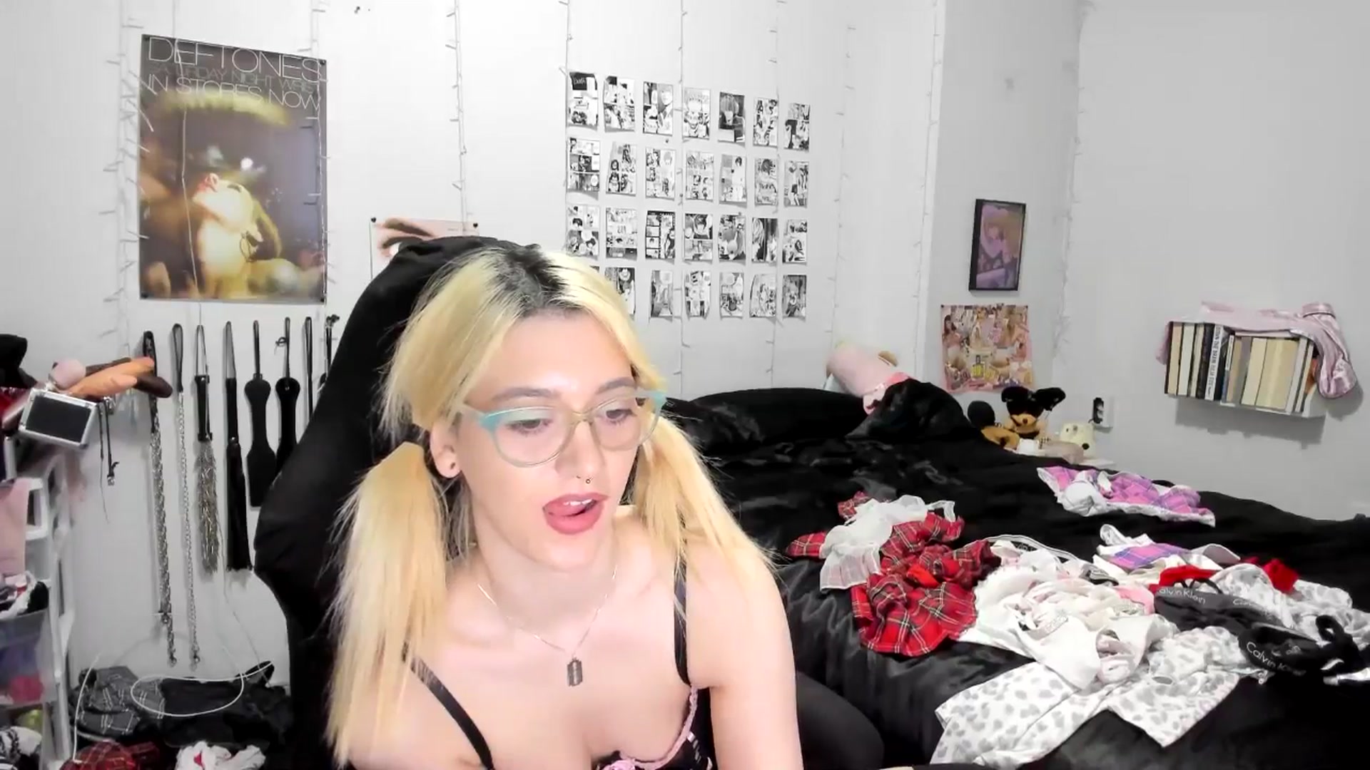 Gallery image thumbnail from AnnaTame's myfreecams stream on, 11/17/2025, 10:04 image 12 of 20