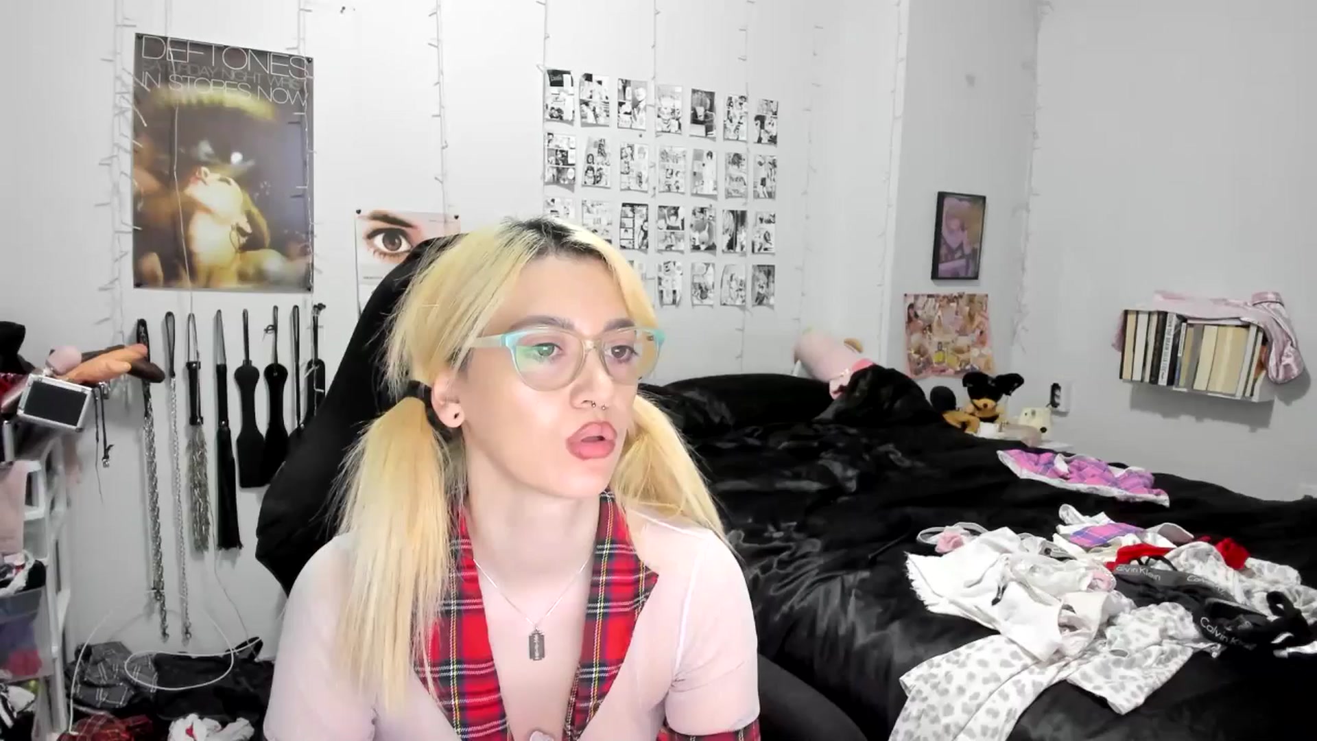 Gallery image thumbnail from AnnaTame's myfreecams stream on, 11/17/2025, 10:04 image 1 of 20