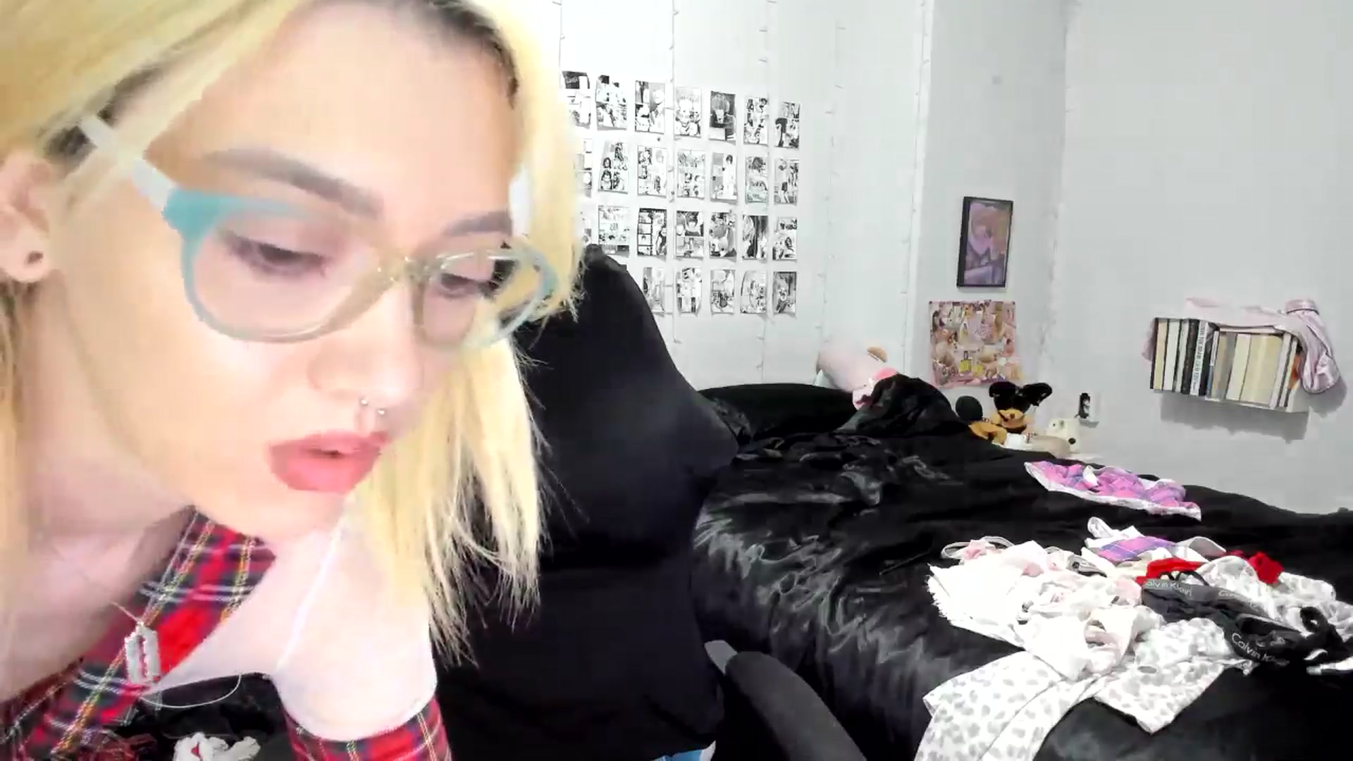 Gallery image thumbnail from AnnaTame's myfreecams stream on, 11/17/2025, 10:04 image 10 of 20