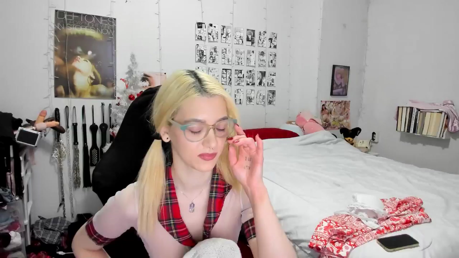 Gallery image thumbnail from AnnaTame's myfreecams stream on, 12/15/2025, 07:37 image 1 of 20