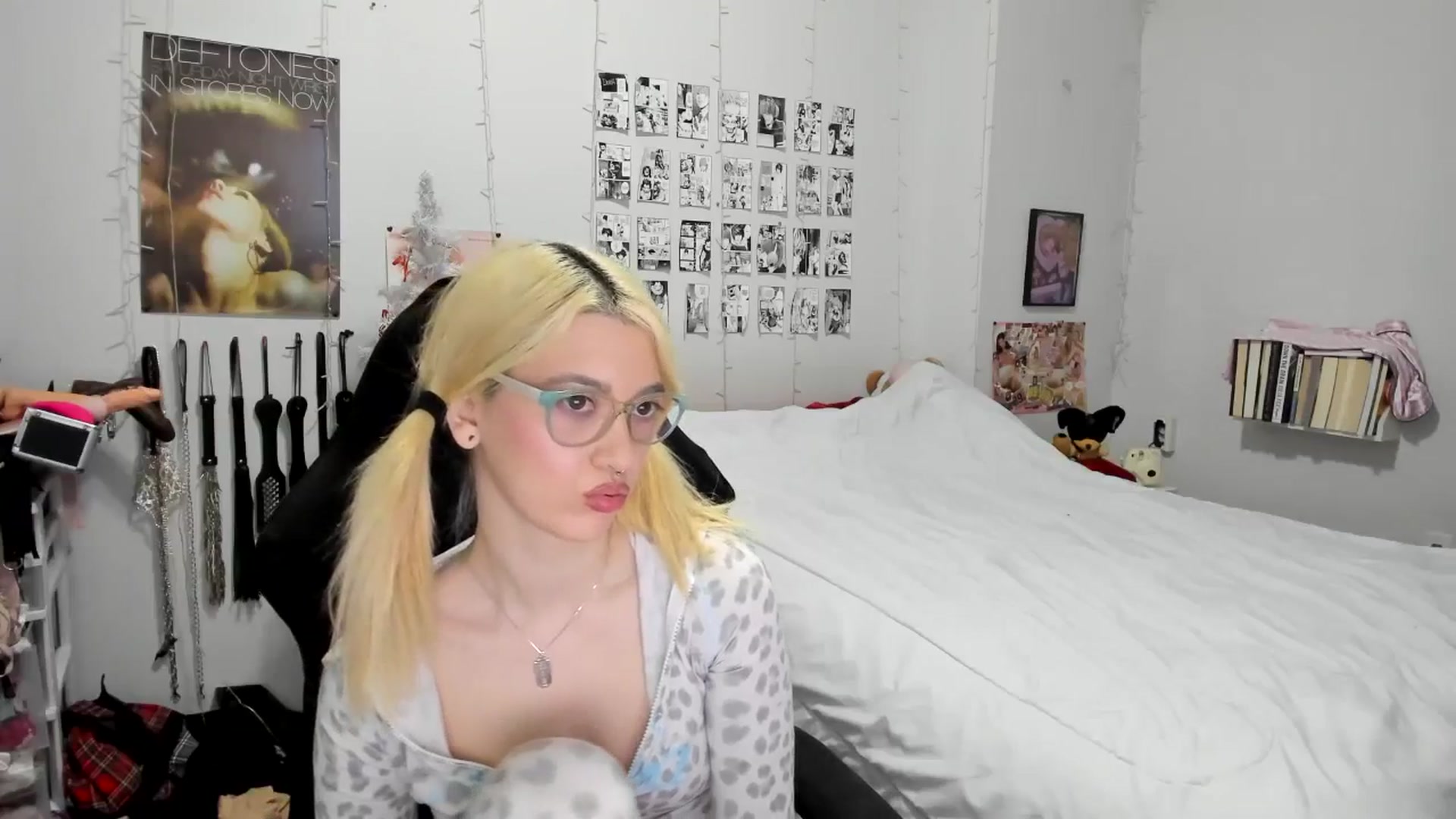 Gallery image thumbnail from AnnaTame's myfreecams stream on, 12/20/2025, 07:03 image 9 of 20