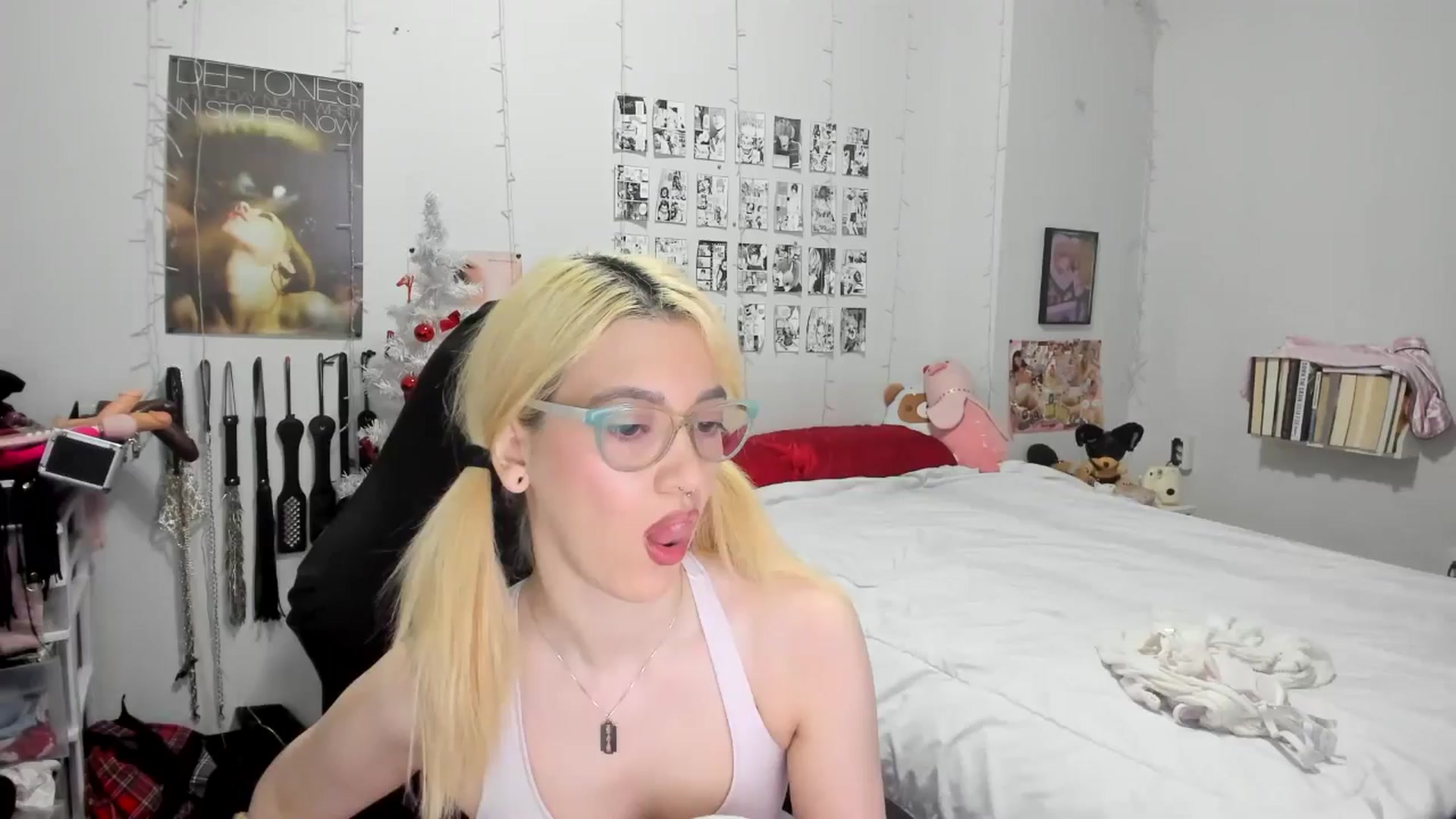 Gallery image thumbnail from AnnaTame's myfreecams stream on, 12/22/2025, 03:25 image 13 of 20