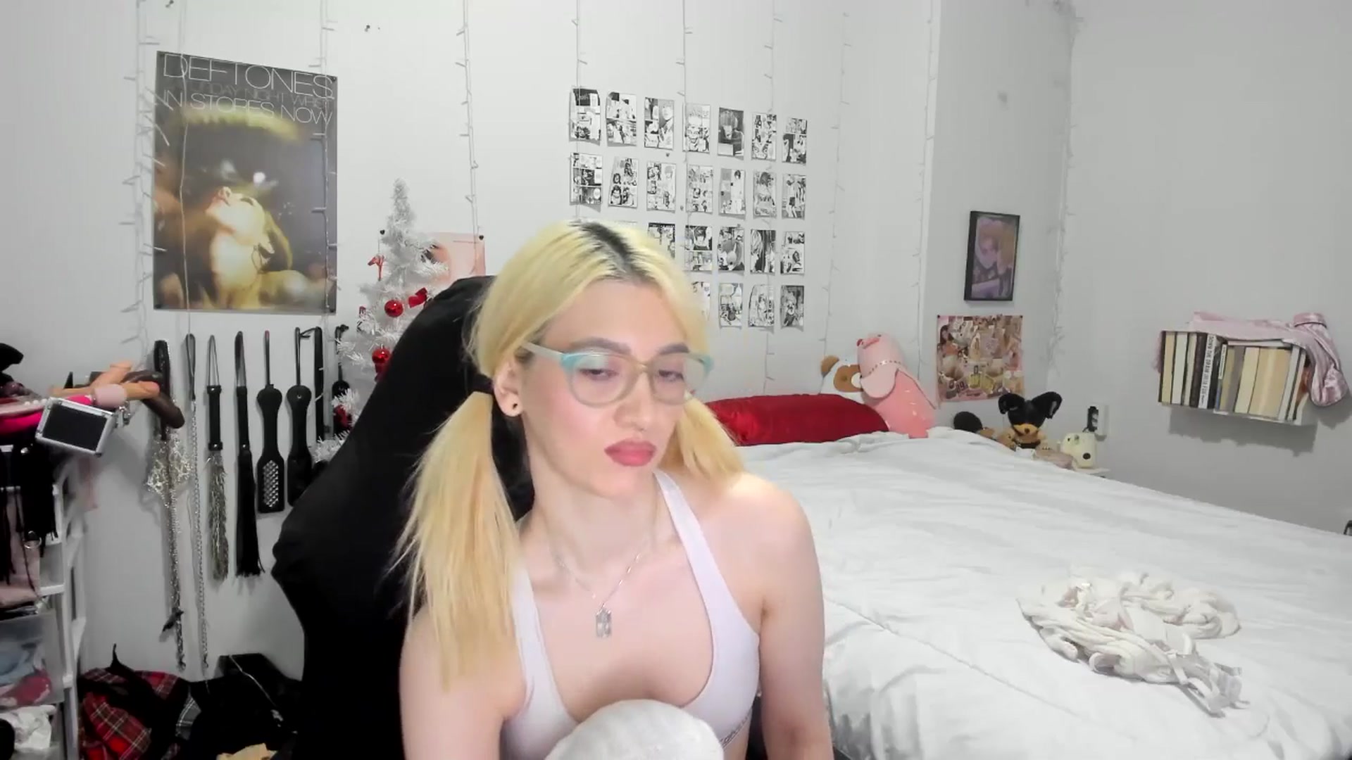 Gallery image thumbnail from AnnaTame's myfreecams stream on, 12/22/2025, 03:25 image 10 of 20