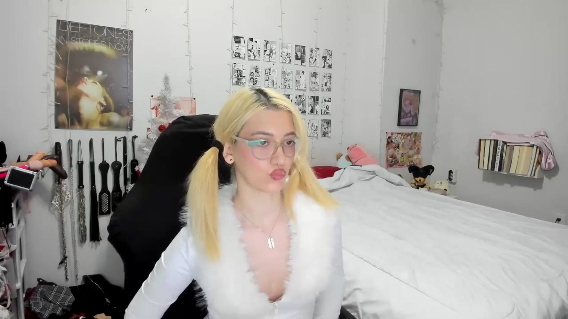 Gallery image thumbnail from AnnaTame's myfreecams stream on, 12/23/2025, 05:57 image 16 of 20
