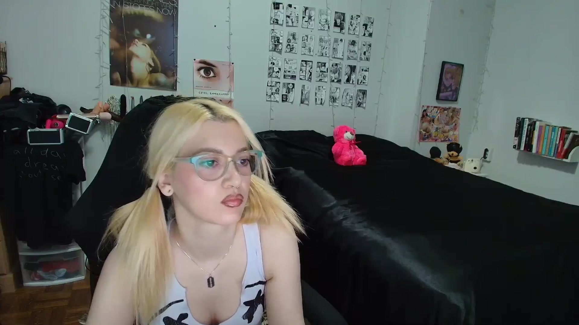 Gallery image thumbnail from AnnaTame's myfreecams stream on, 04/10/2026, 05:26 image 10 of 20