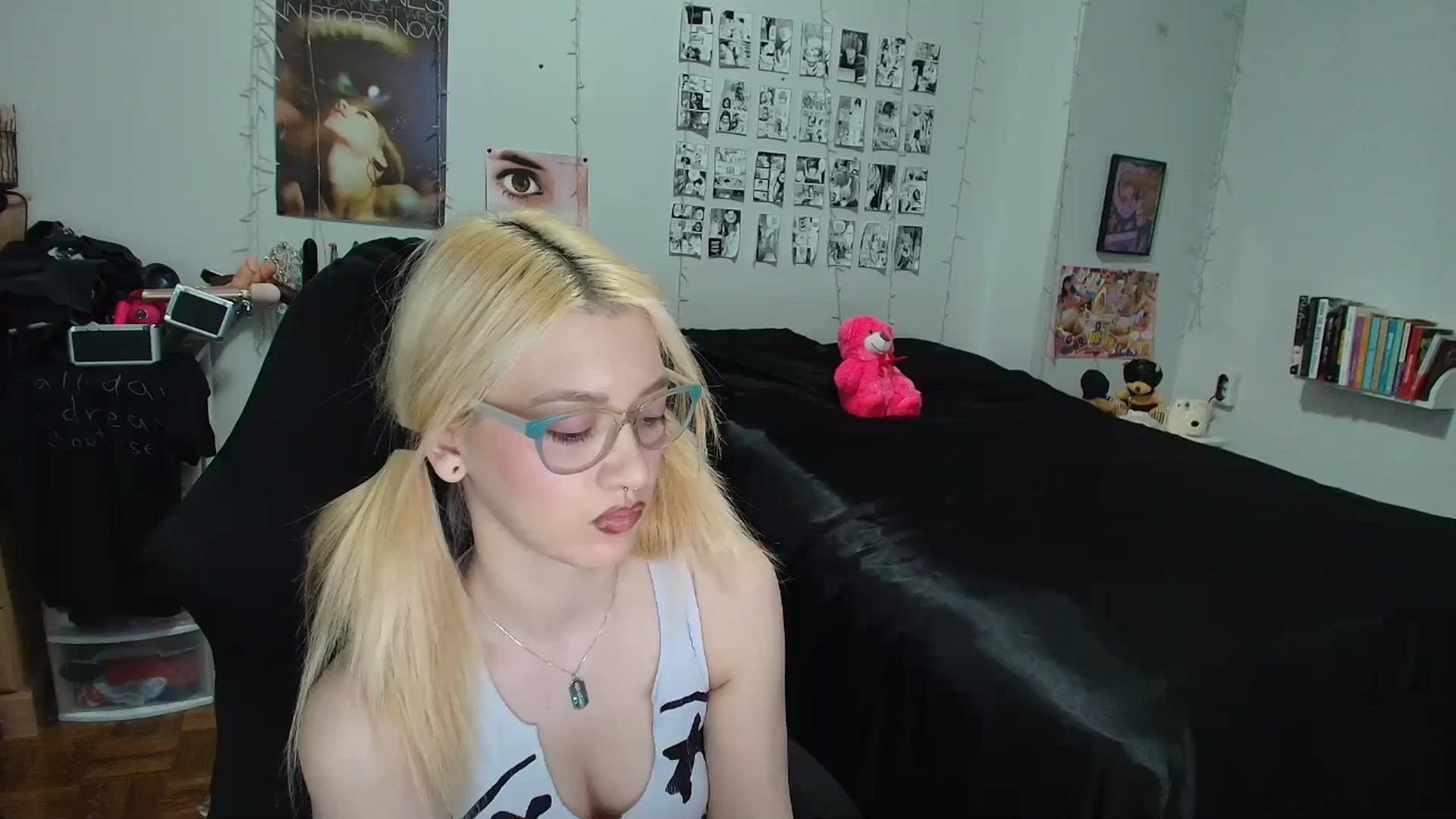 Gallery image thumbnail from AnnaTame's myfreecams stream on, 04/10/2026, 05:26 image 13 of 20