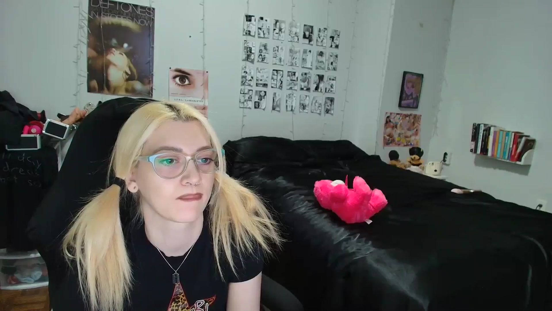 Gallery image thumbnail from AnnaTame's myfreecams stream on, 04/12/2026, 04:47 image 17 of 20