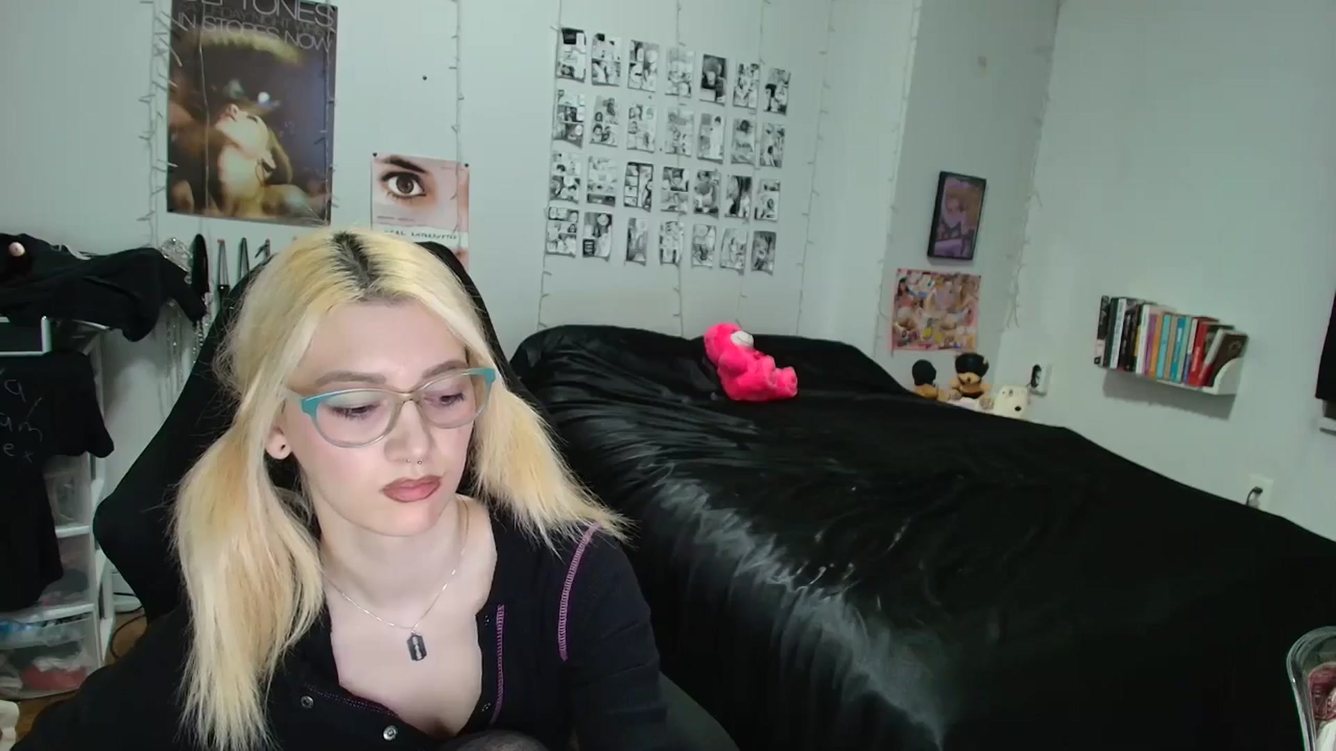 Gallery image thumbnail from AnnaTame's myfreecams stream on, 04/17/2026, 04:41 image 15 of 20