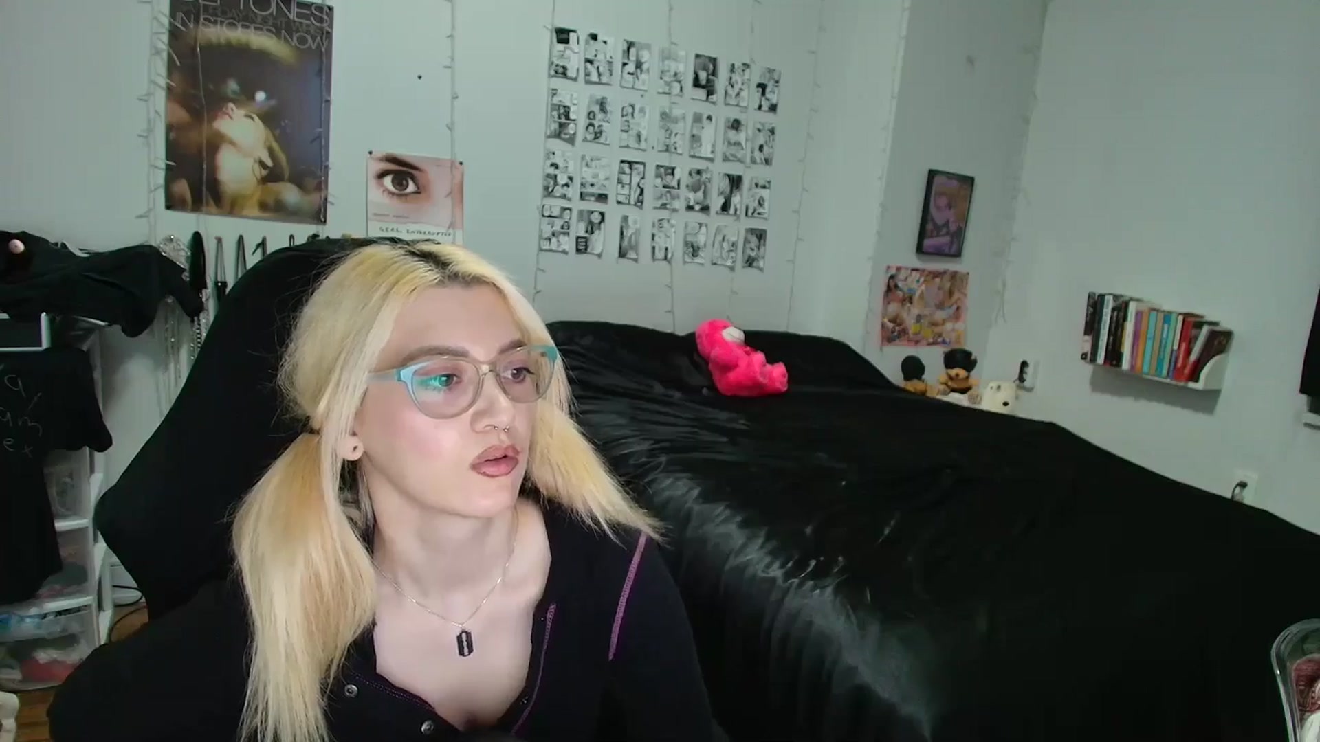 Gallery image thumbnail from AnnaTame's myfreecams stream on, 04/17/2026, 04:41 image 14 of 20