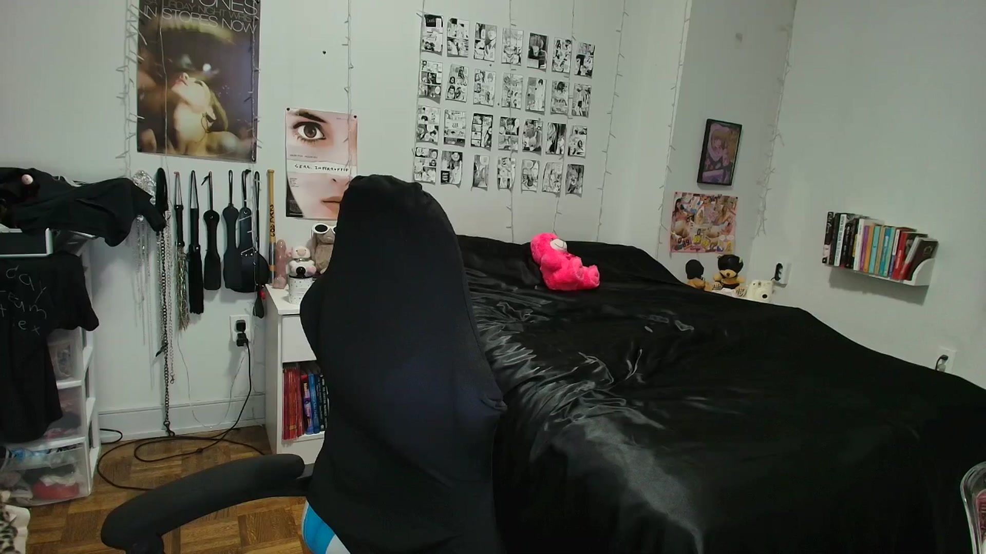 Gallery image thumbnail from AnnaTame's myfreecams stream on, 04/17/2026, 05:17 image 10 of 20