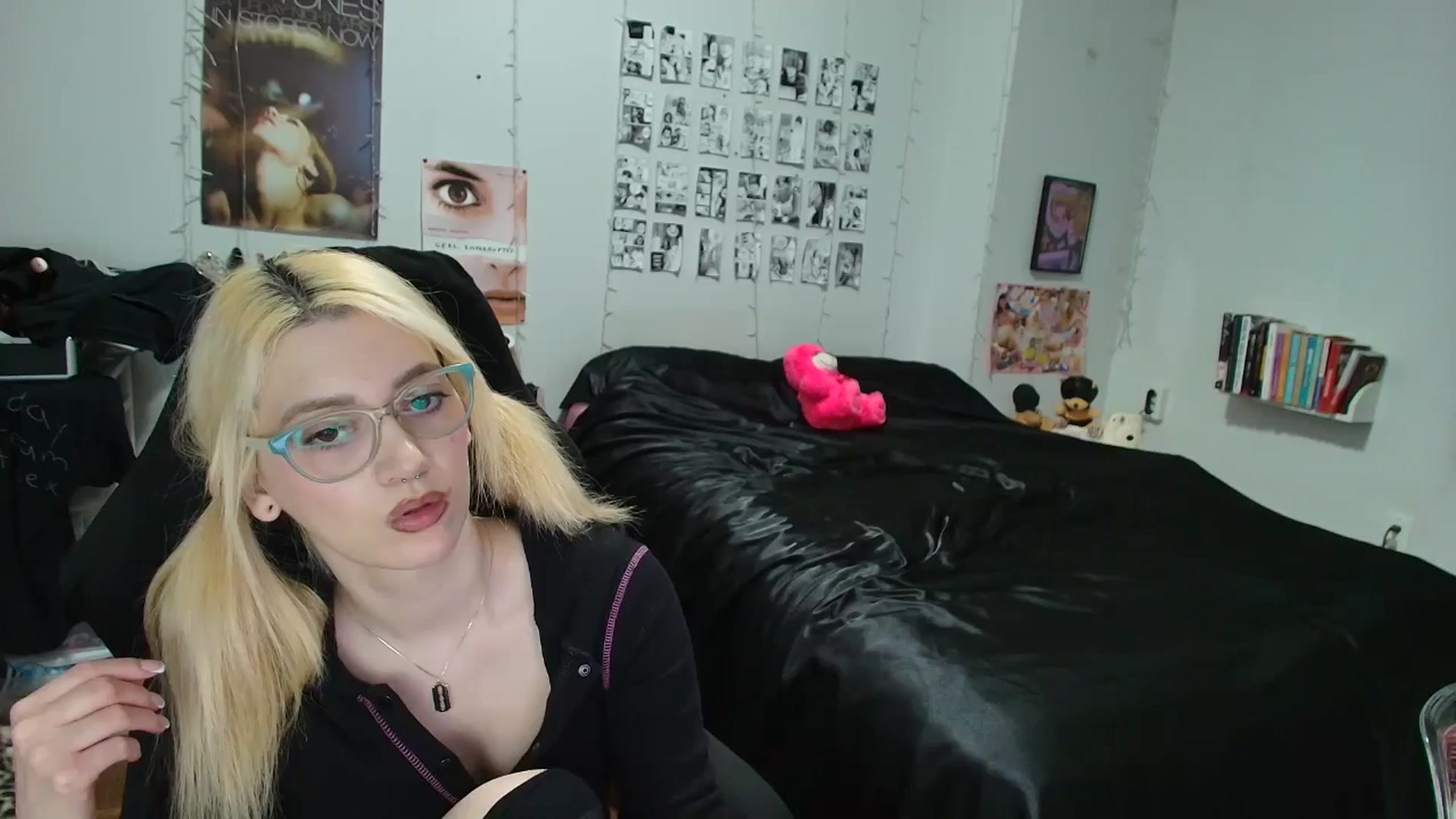 Gallery image thumbnail from AnnaTame's myfreecams stream on, 04/17/2026, 05:17 image 16 of 20