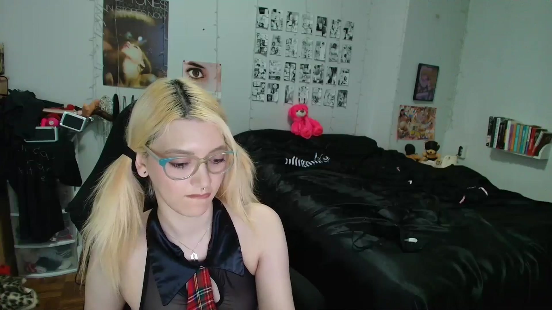 Gallery image thumbnail from AnnaTame's myfreecams stream on, 04/19/2026, 08:08 image 2 of 20