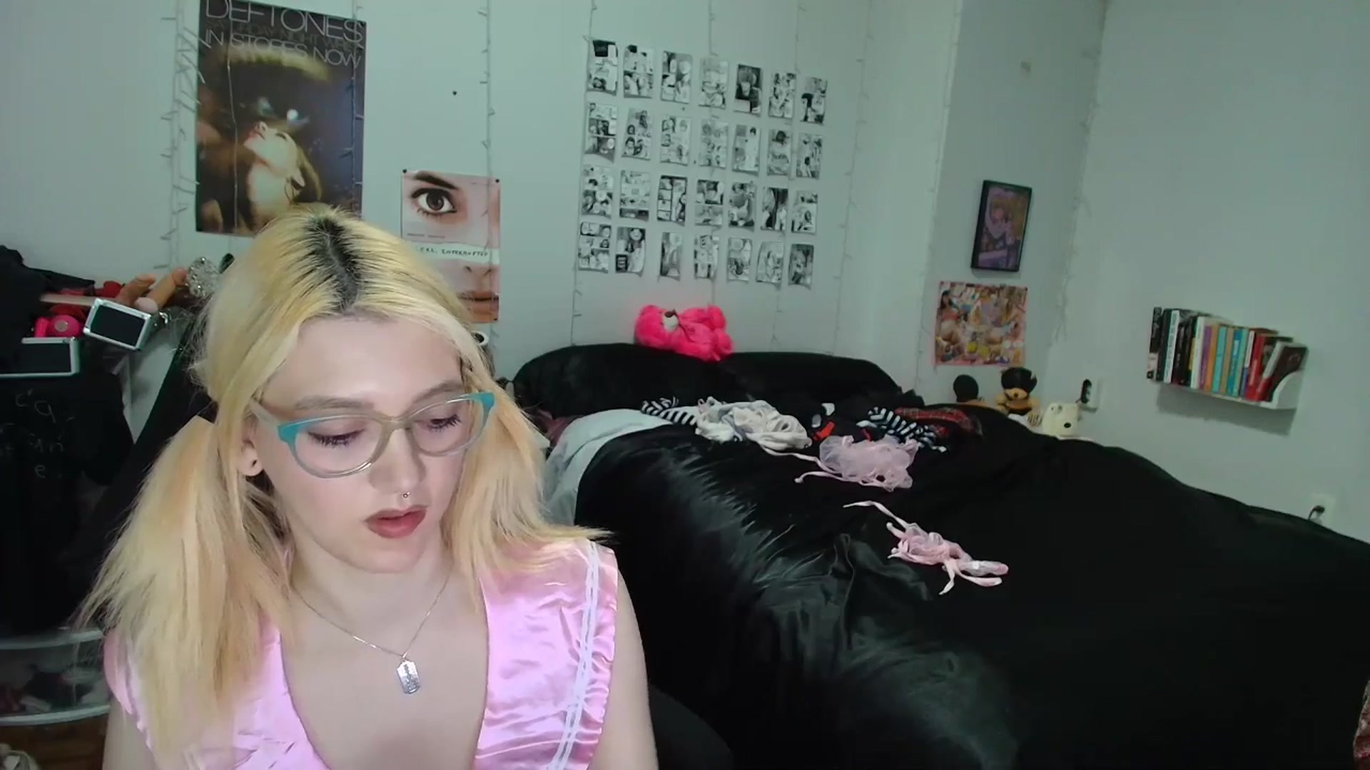 Gallery image thumbnail from AnnaTame's myfreecams stream on, 04/19/2026, 09:45 image 15 of 20