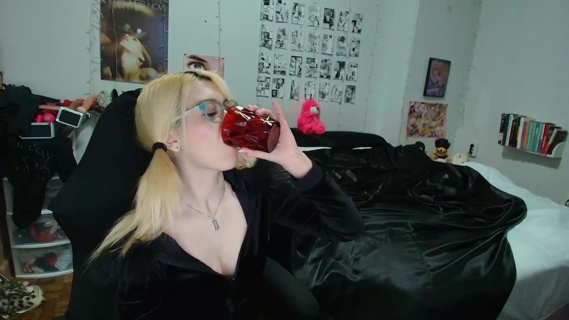 Gallery image thumbnail from AnnaTame's myfreecams stream on, 04/20/2026, 04:27 image 15 of 20