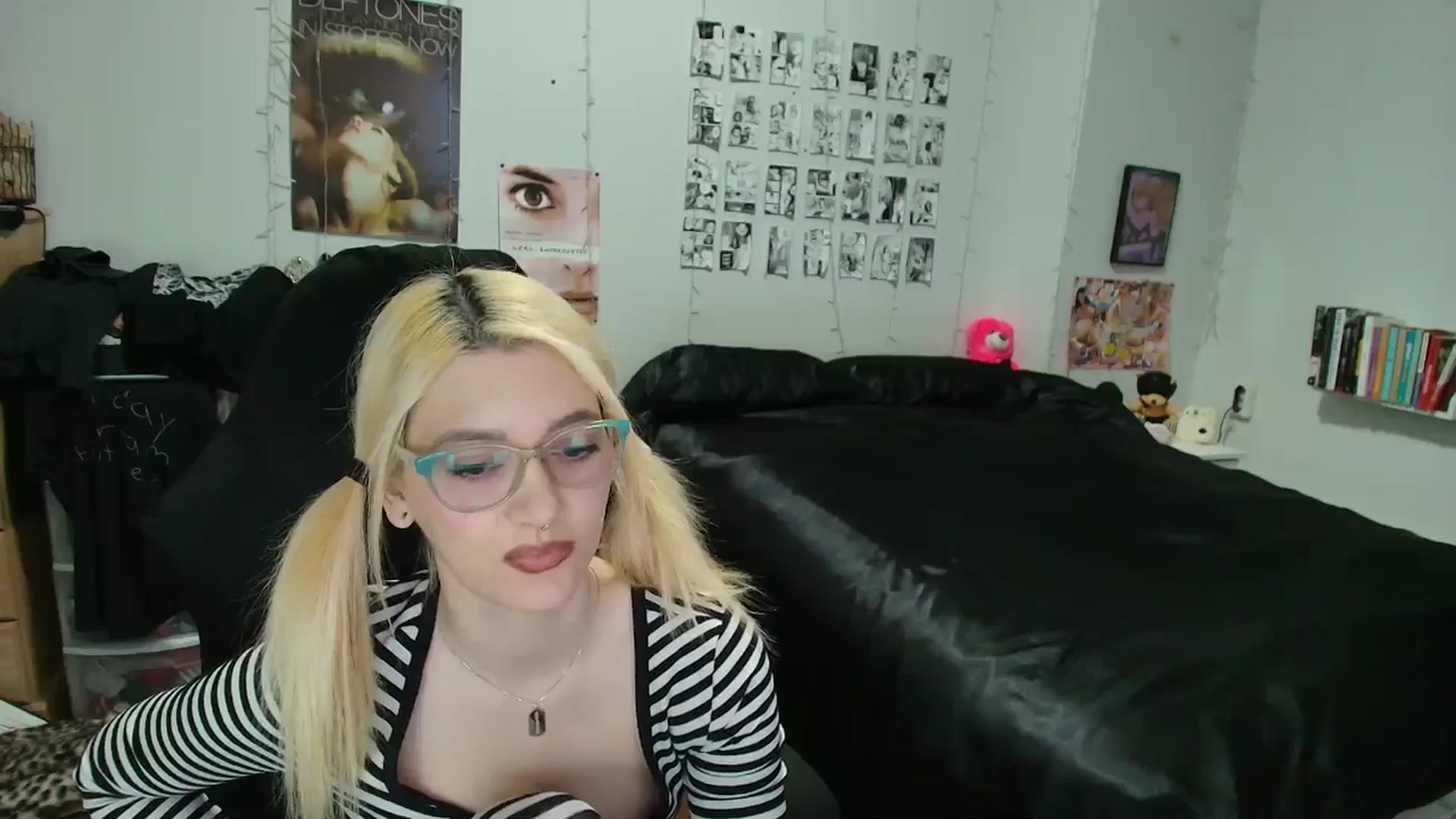 Gallery image thumbnail from AnnaTame's myfreecams stream on, 04/22/2026, 05:54 image 9 of 20
