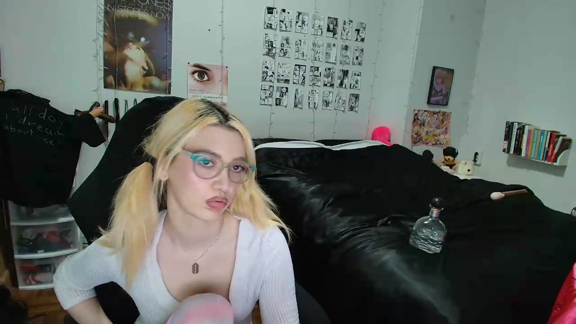 Gallery image thumbnail from AnnaTame's myfreecams stream on, 05/12/2026, 08:59 image 15 of 20