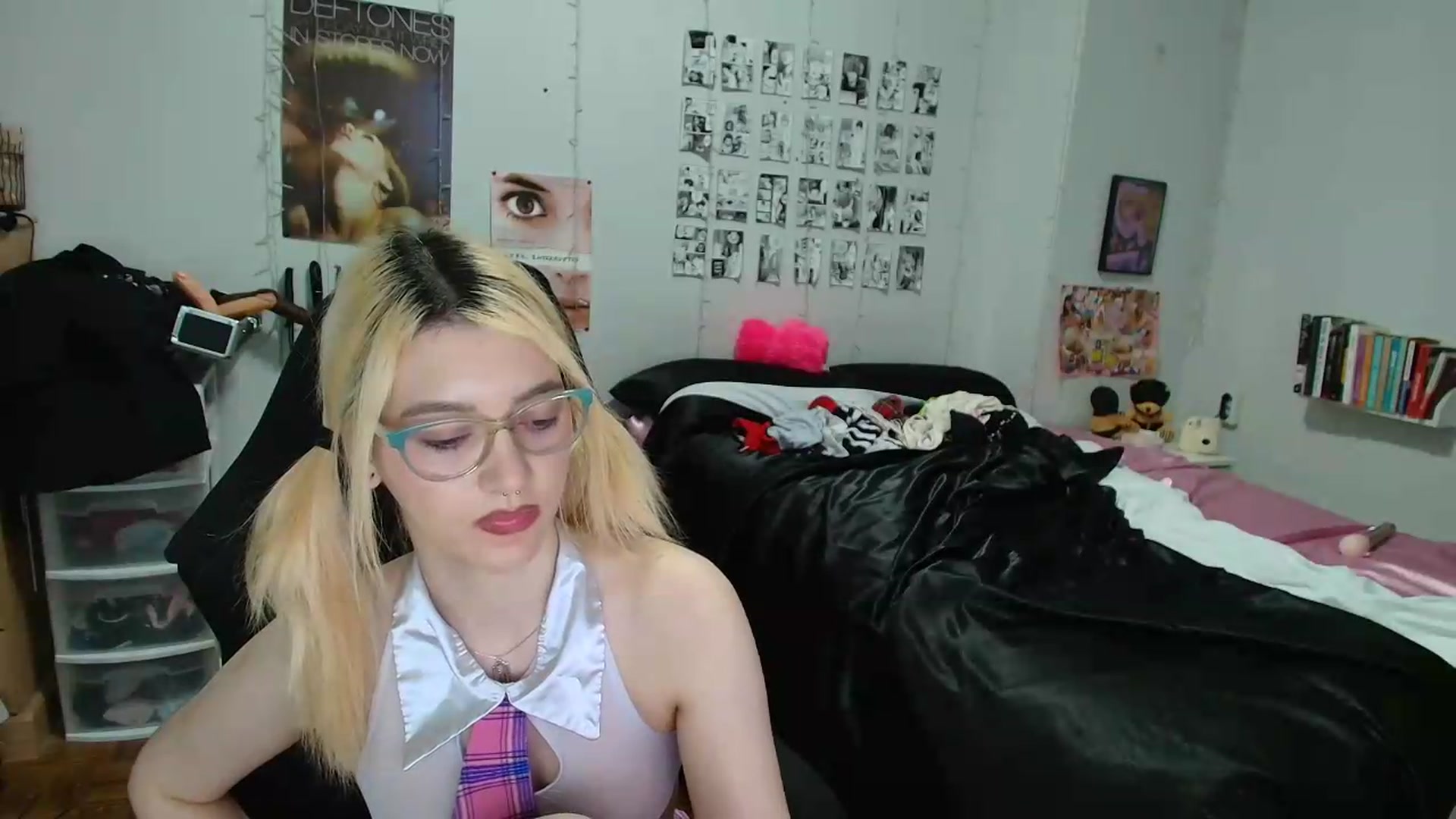 Gallery image thumbnail from AnnaTame's myfreecams stream on, 05/25/2026, 08:19 image 18 of 20