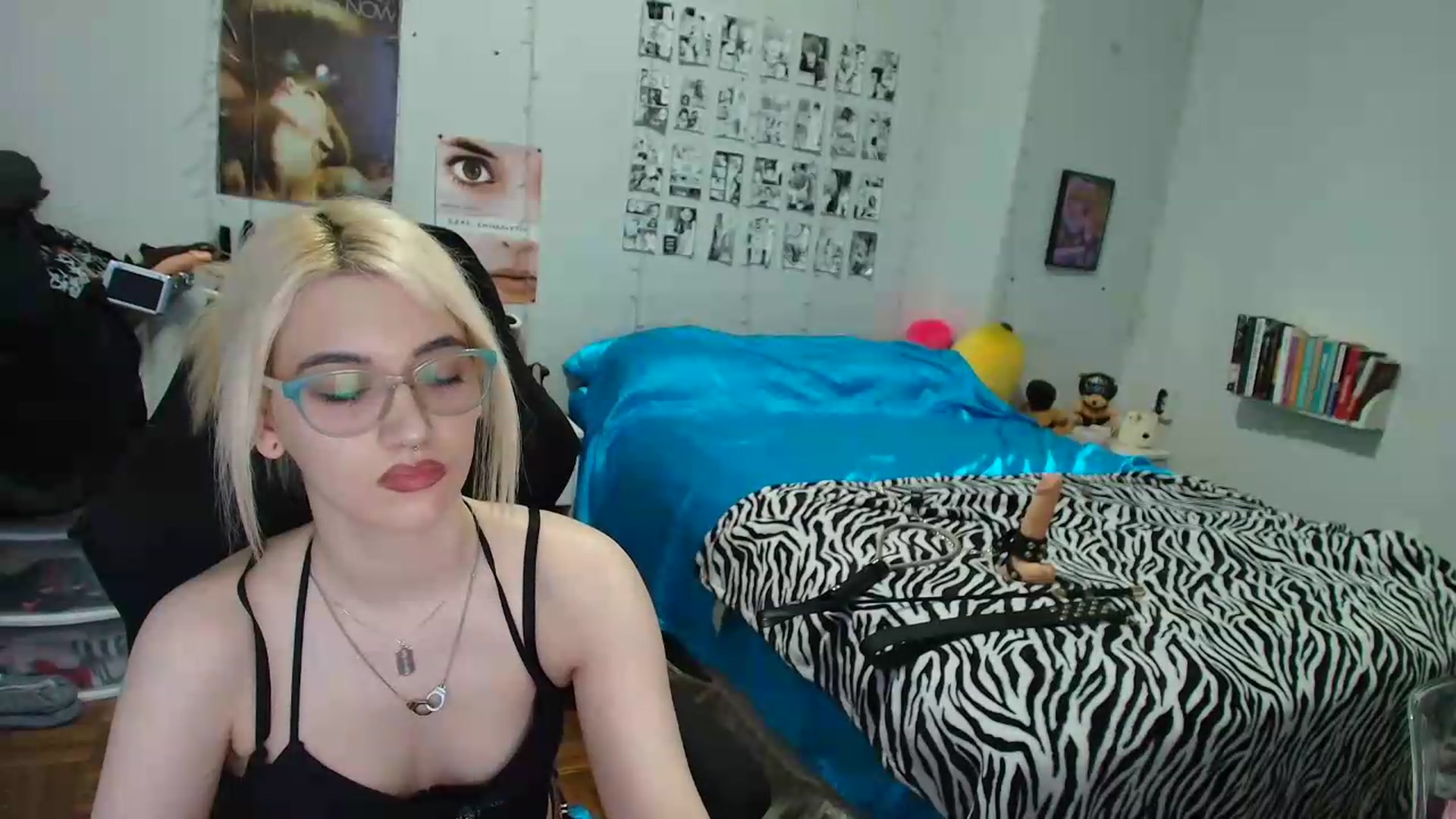 Gallery image thumbnail from AnnaTame's myfreecams stream on, 08/14/2026, 08:15 image 10 of 20