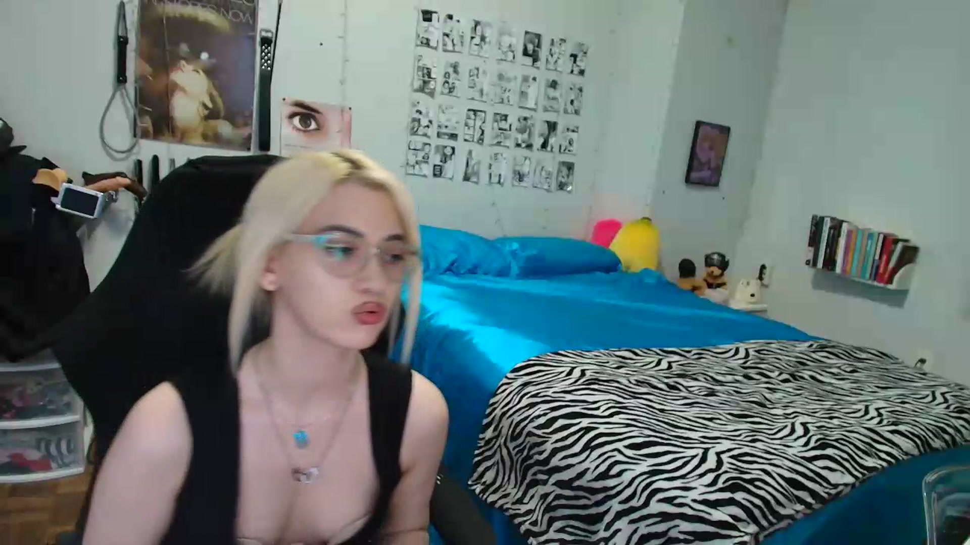 Gallery image thumbnail from AnnaTame's myfreecams stream on, 08/17/2026, 08:28 image 11 of 20