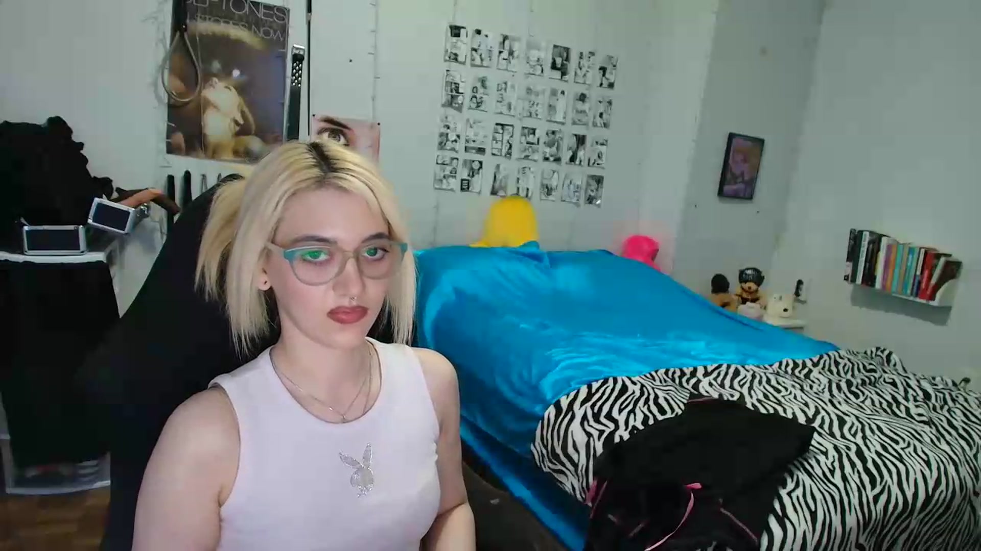 Gallery image thumbnail from AnnaTame's myfreecams stream on, 08/26/2026, 11:21 image 6 of 20