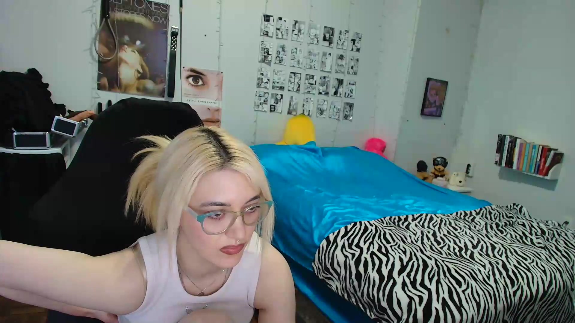 Gallery image thumbnail from AnnaTame's myfreecams stream on, 08/26/2026, 11:21 image 20 of 20