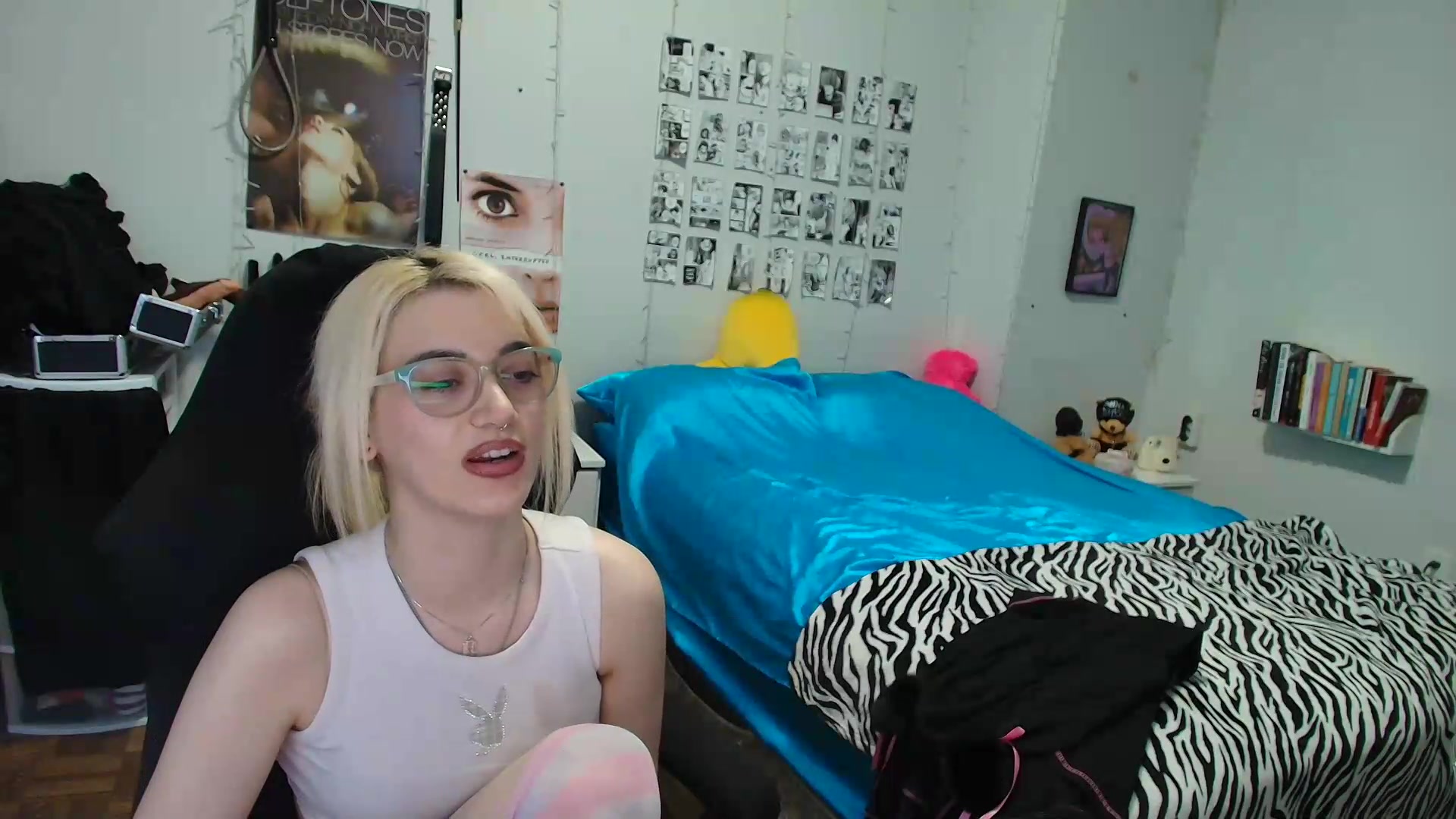 Gallery image thumbnail from AnnaTame's myfreecams stream on, 08/26/2026, 11:21 image 17 of 20