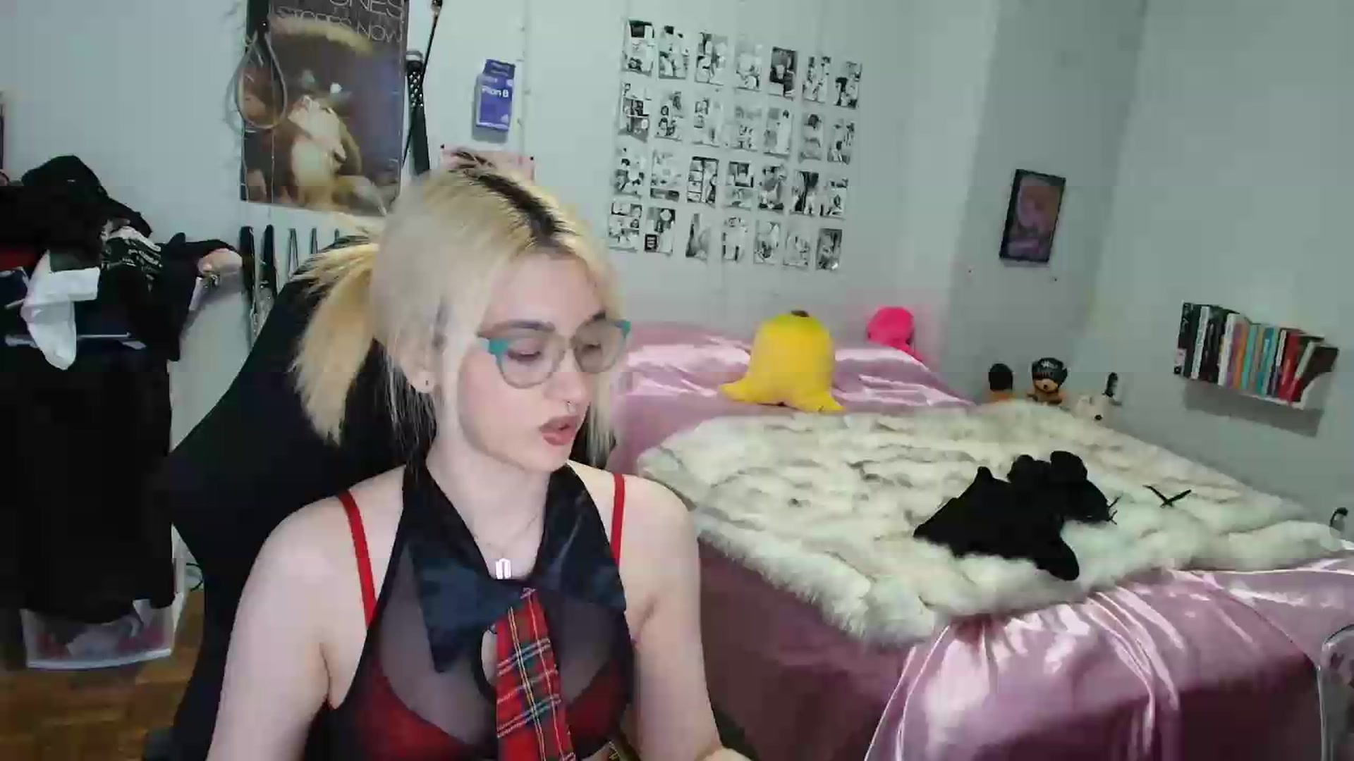 Gallery image thumbnail from AnnaTame's myfreecams stream on, 09/07/2026, 06:32 image 1 of 20