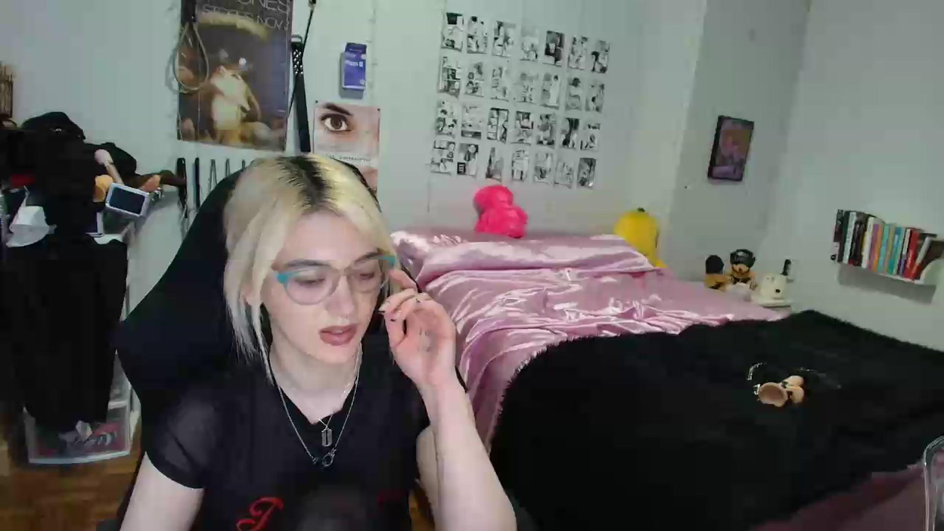 Gallery image thumbnail from AnnaTame's myfreecams stream on, 09/09/2026, 10:31 image 12 of 20