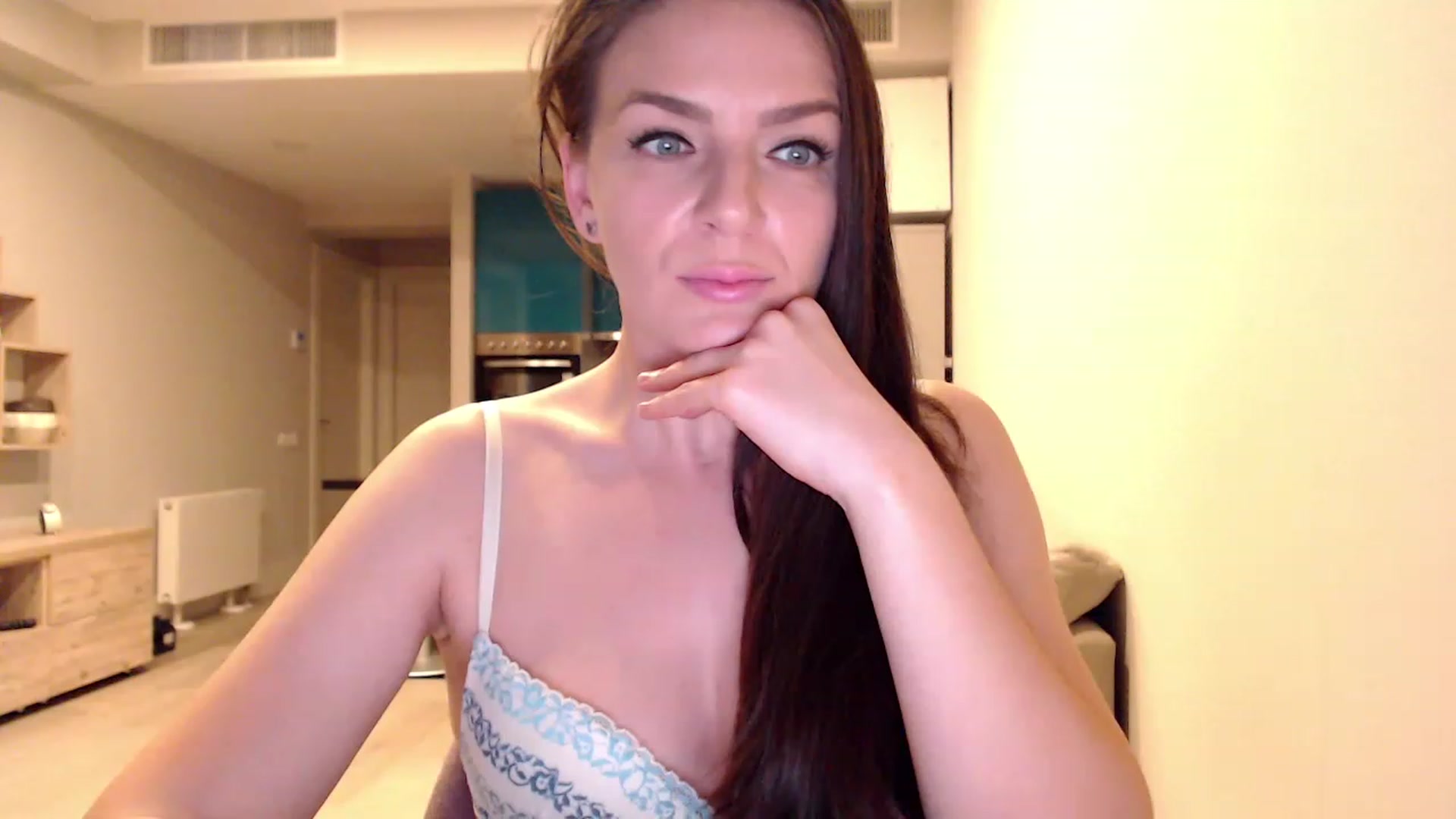 Gallery image thumbnail from AnnaTheCute's myfreecams stream on, 12/19/2022, 06:40 image 17 of 20