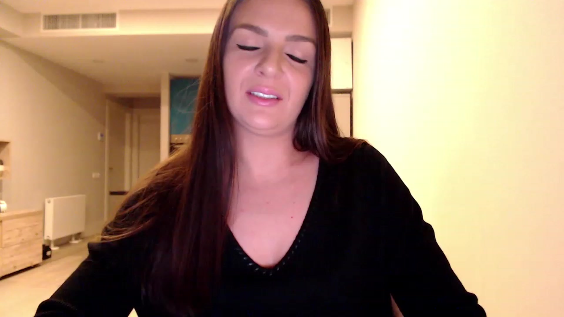 Gallery image thumbnail from AnnaTheCute's myfreecams stream on, 01/01/2023, 06:18 image 4 of 20