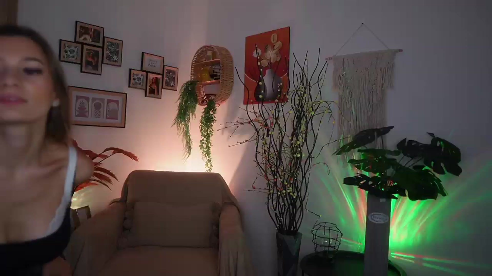 Gallery image thumbnail from Anna_Brie's myfreecams stream on, 08/11/2026, 14:32 image 7 of 20