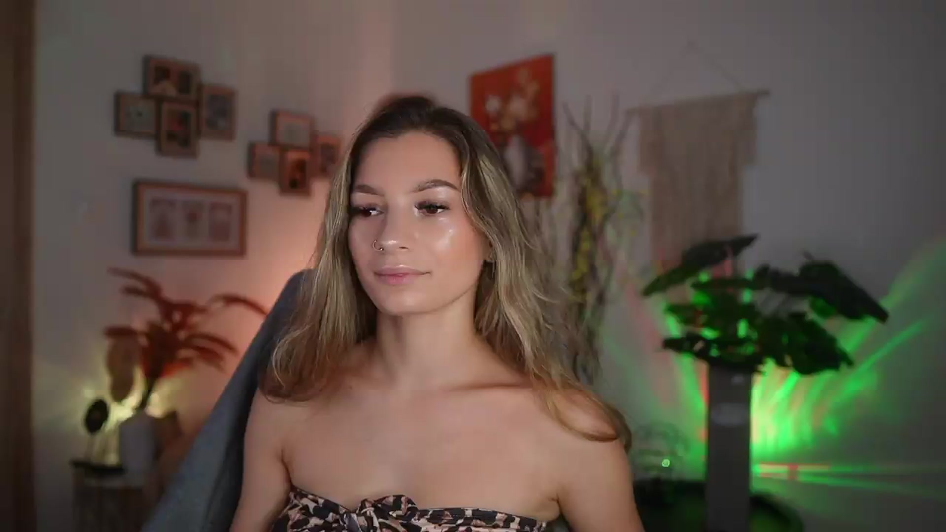 Gallery image thumbnail from Anna_Brie's myfreecams stream on, 08/13/2026, 13:30 image 15 of 20