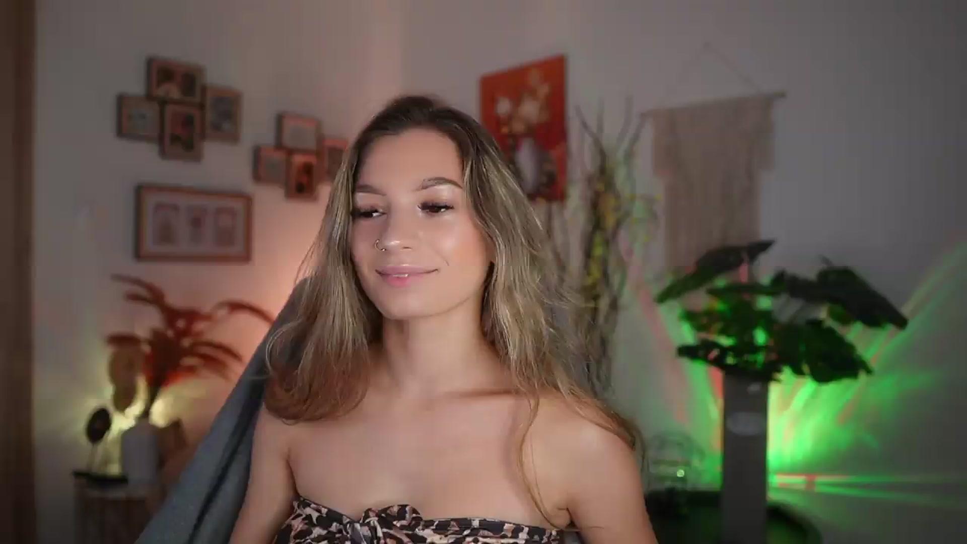 Gallery image thumbnail from Anna_Brie's myfreecams stream on, 08/13/2026, 13:30 image 14 of 20