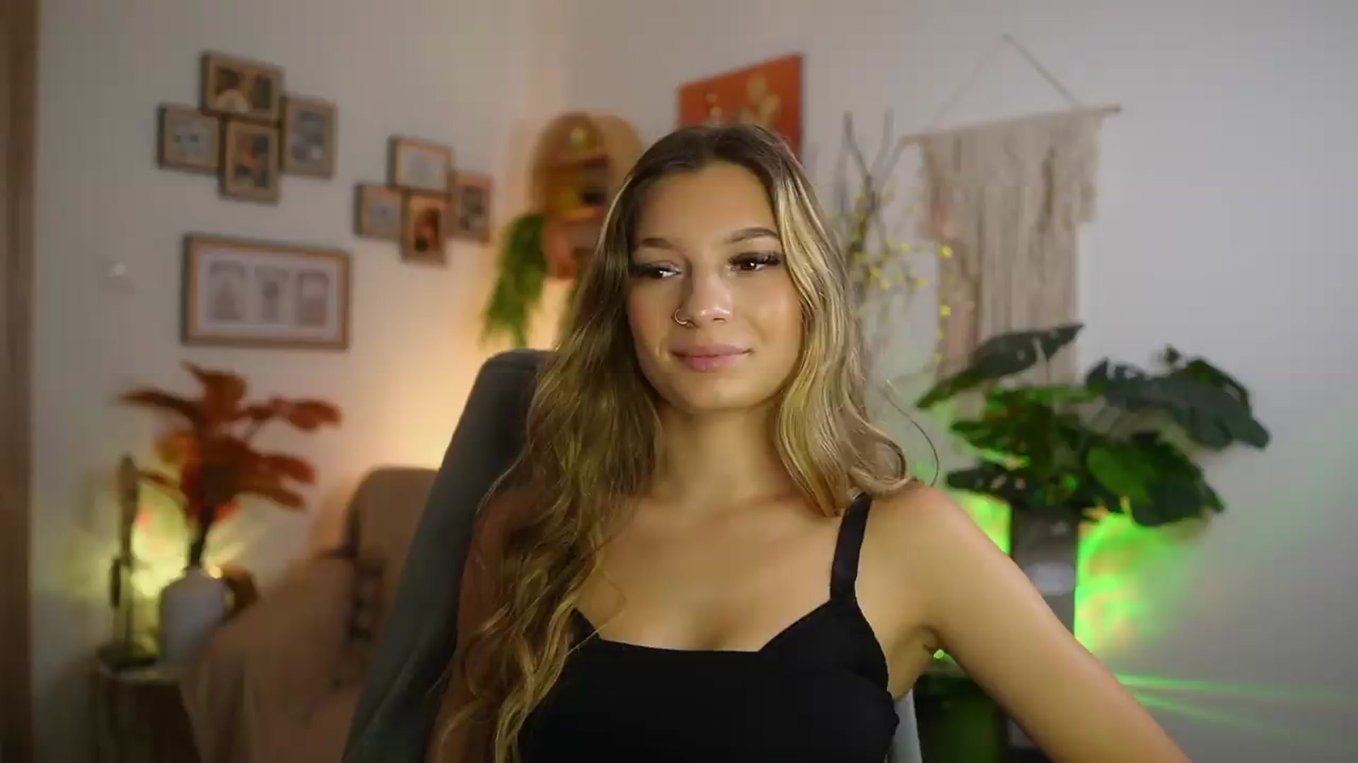 Gallery image thumbnail from Anna_Brie's myfreecams stream on, 08/18/2026, 14:15 image 4 of 20