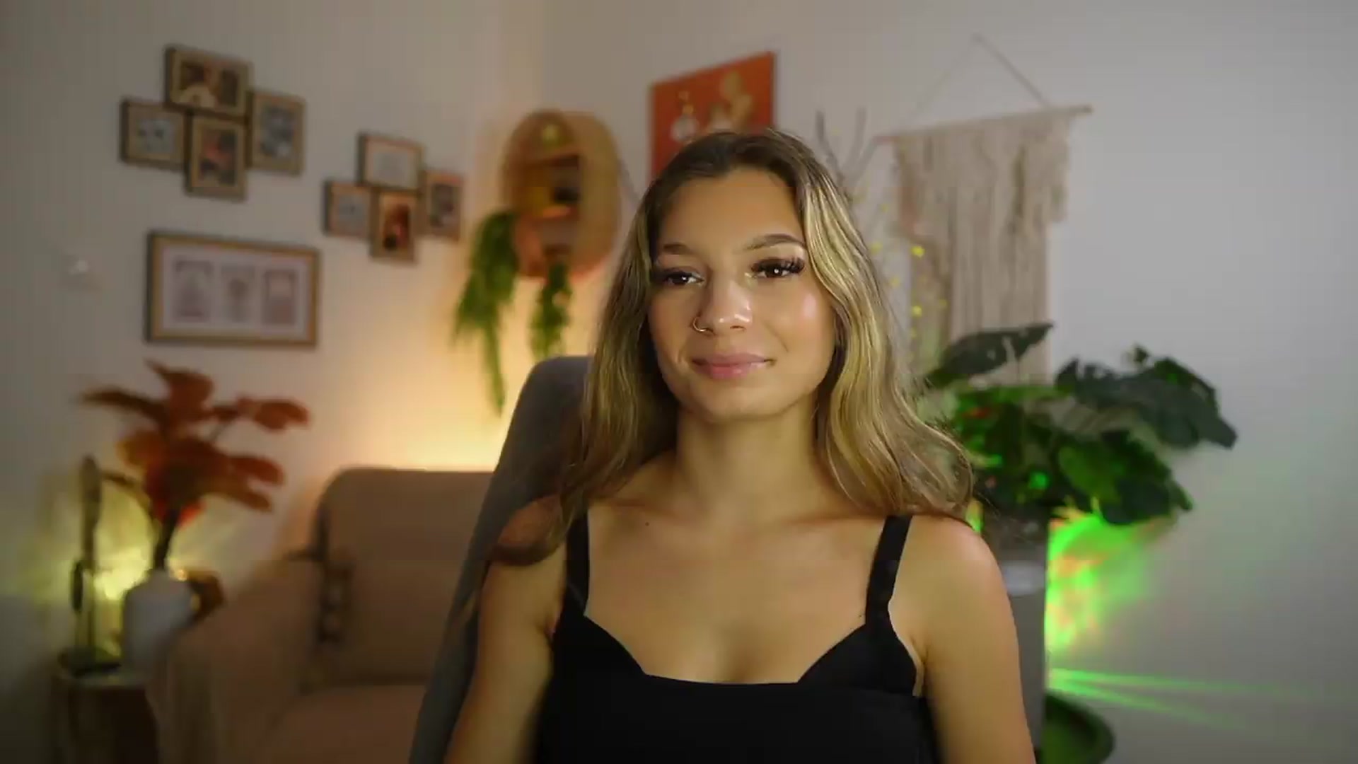 Gallery image thumbnail from Anna_Brie's myfreecams stream on, 08/18/2026, 14:15 image 18 of 20