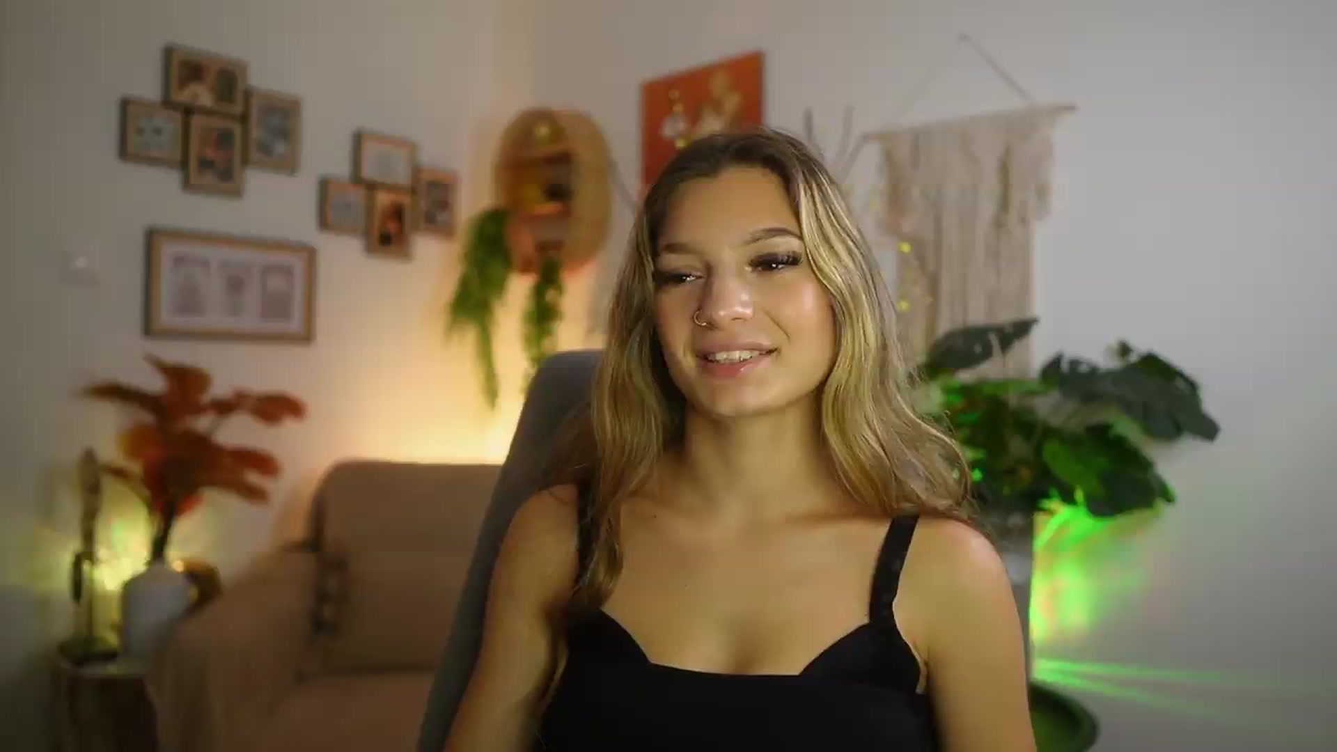 Gallery image thumbnail from Anna_Brie's myfreecams stream on, 08/18/2026, 14:15 image 19 of 20