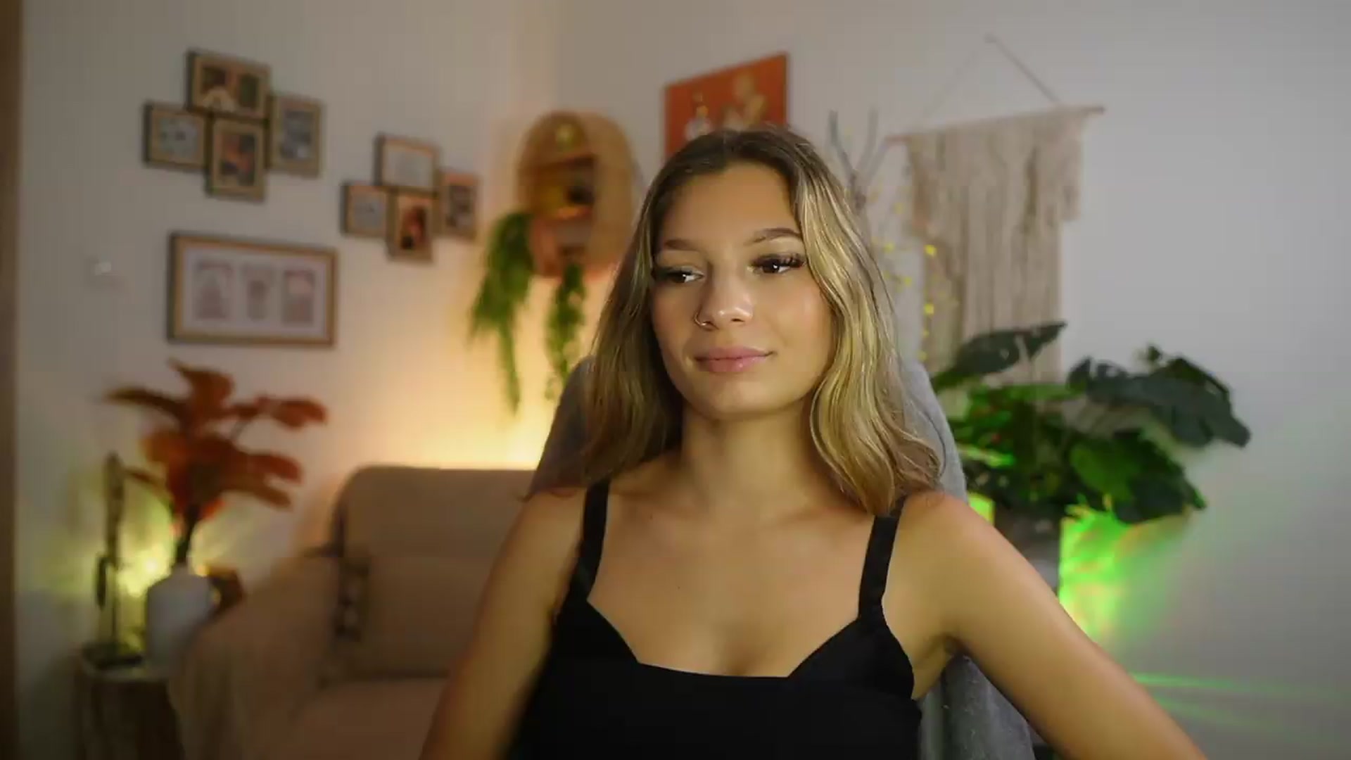 Gallery image thumbnail from Anna_Brie's myfreecams stream on, 08/18/2026, 14:15 image 16 of 20