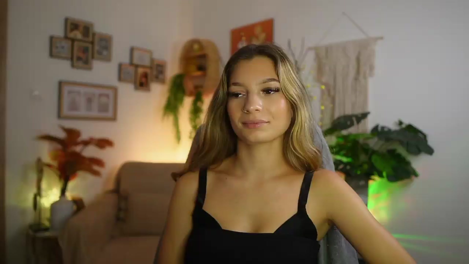 Gallery image thumbnail from Anna_Brie's myfreecams stream on, 08/18/2026, 14:15 image 14 of 20