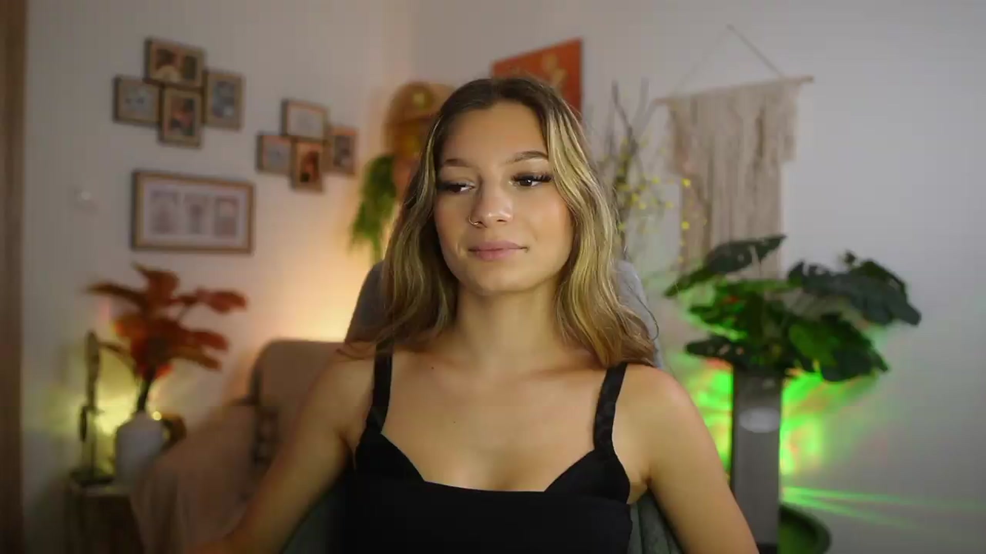 Gallery image thumbnail from Anna_Brie's myfreecams stream on, 08/18/2026, 14:15 image 2 of 20