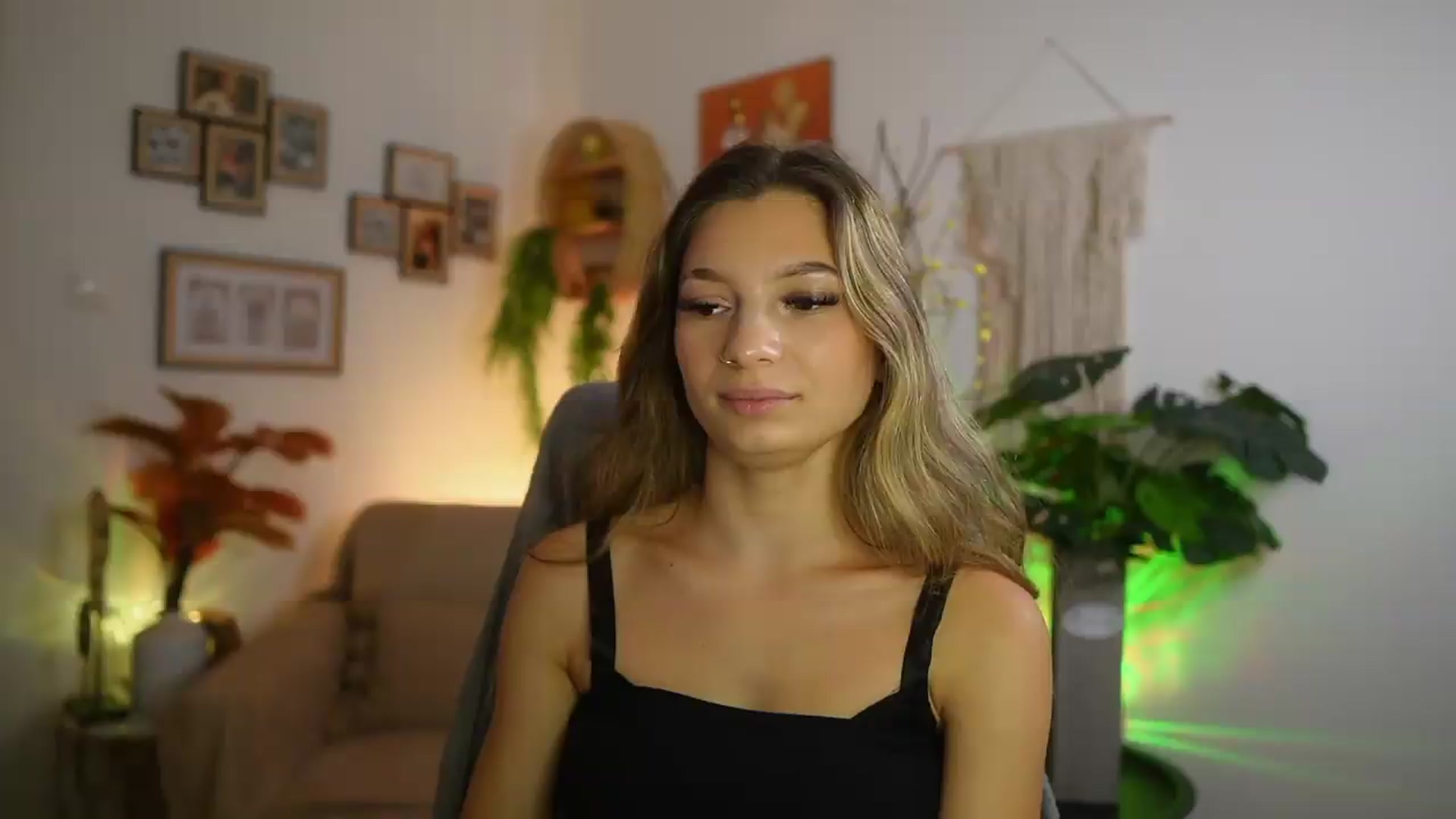 Gallery image thumbnail from Anna_Brie's myfreecams stream on, 08/18/2026, 17:58 image 18 of 20